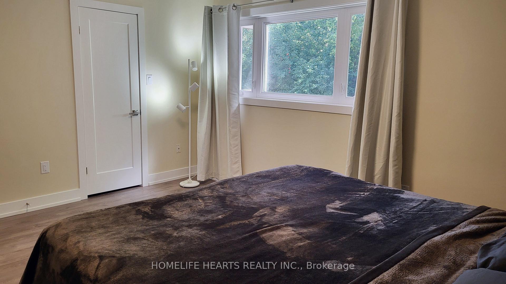 Photo 21 of 213 Park Drive, Whitchurch-Stouffville, Stouffville — HOMEH