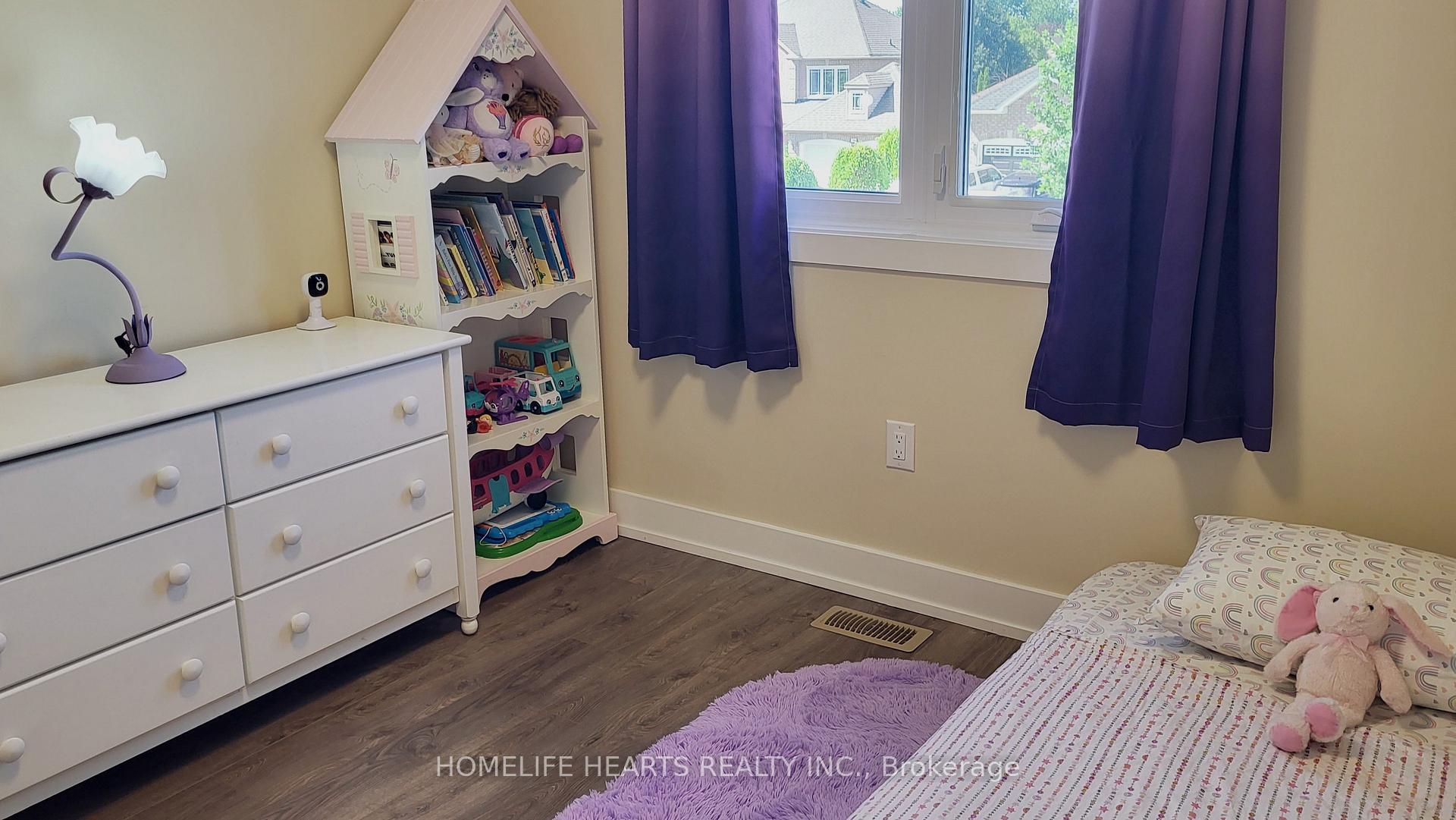 Photo 24 of 213 Park Drive, Whitchurch-Stouffville, Stouffville — HOMEH