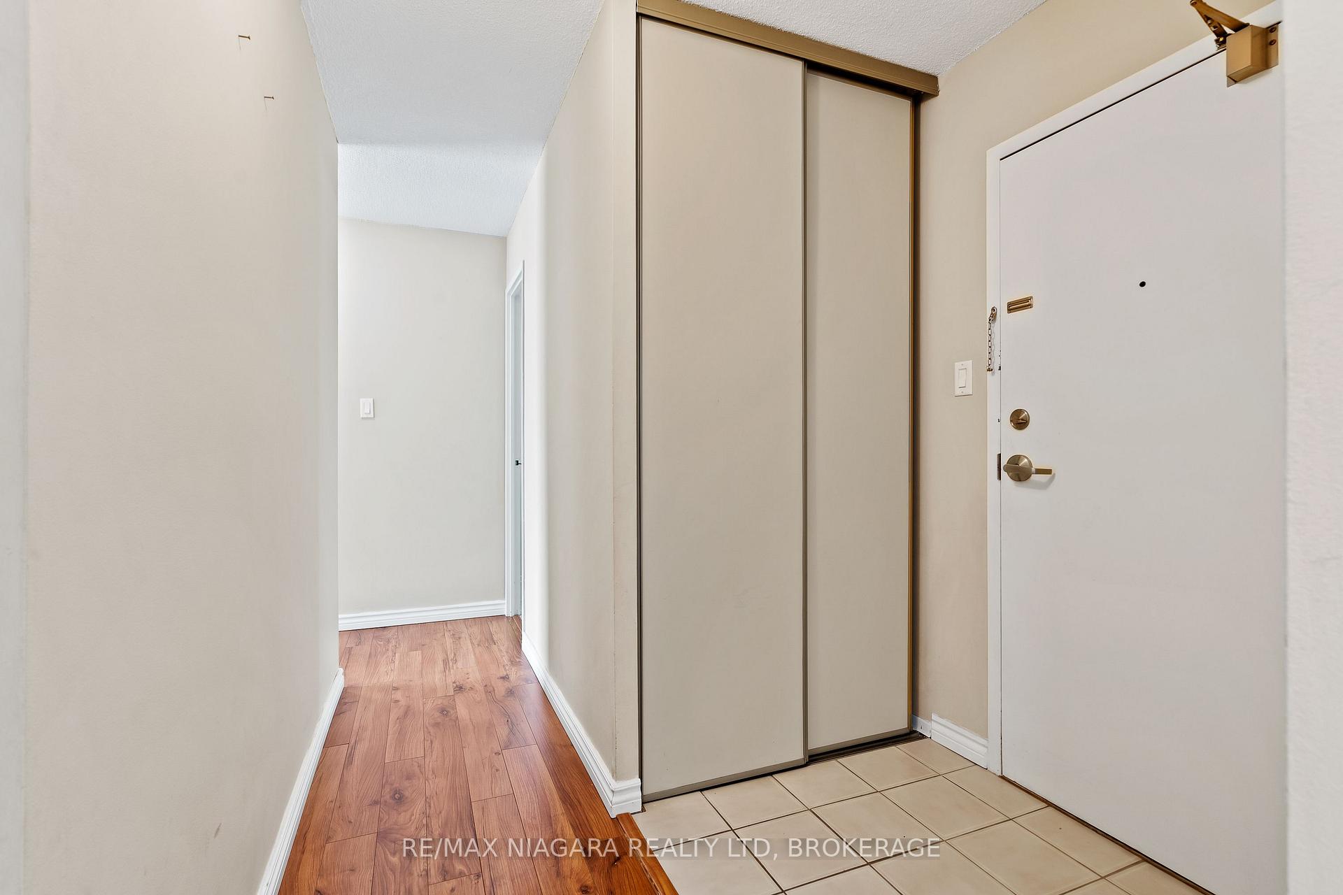 Photo 9 of Unit 502, 7 Gale Crescent, St. Catharines, E. Chester — HOMEH
