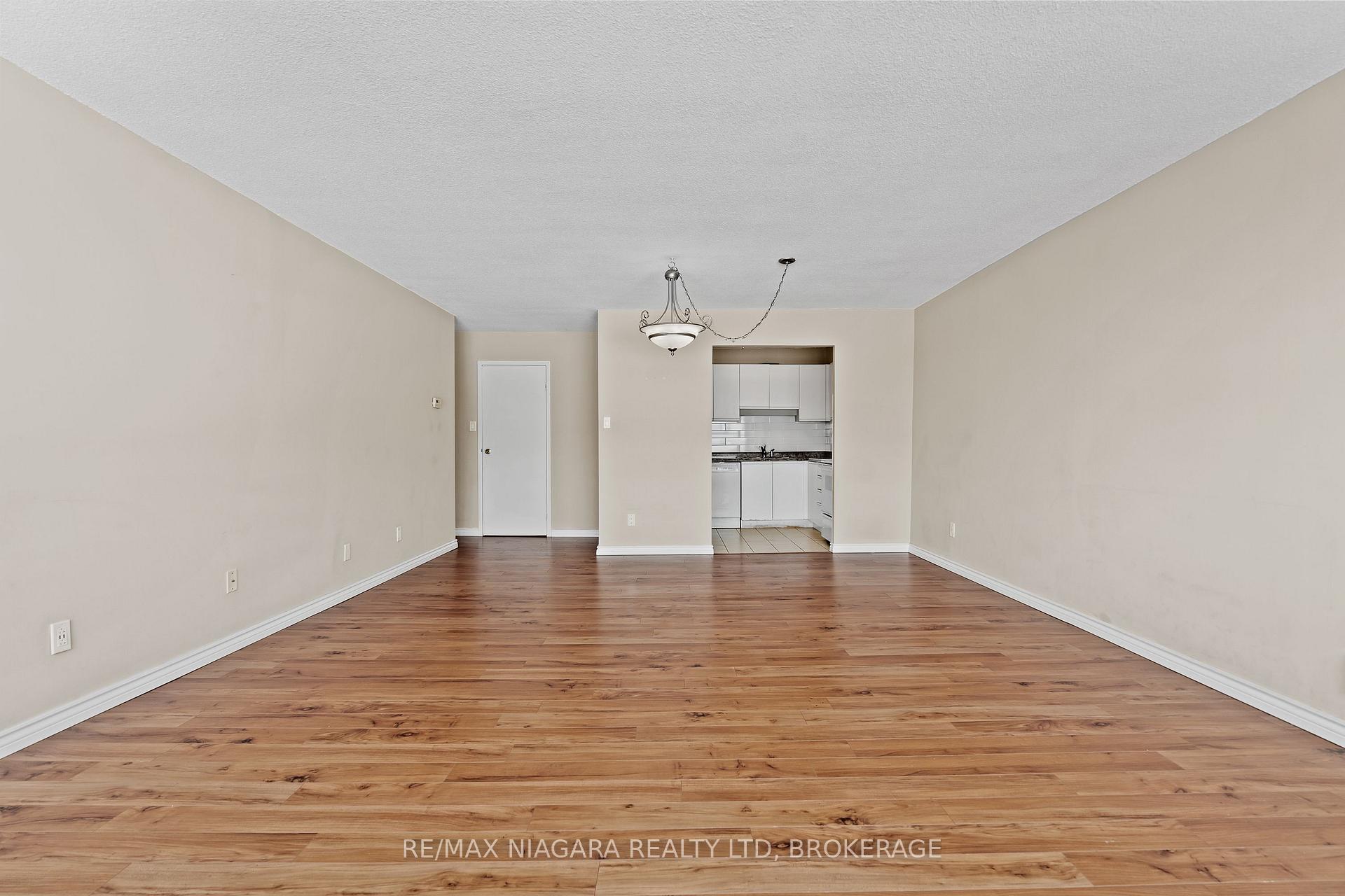 Photo 10 of Unit 502, 7 Gale Crescent, St. Catharines, E. Chester — HOMEH