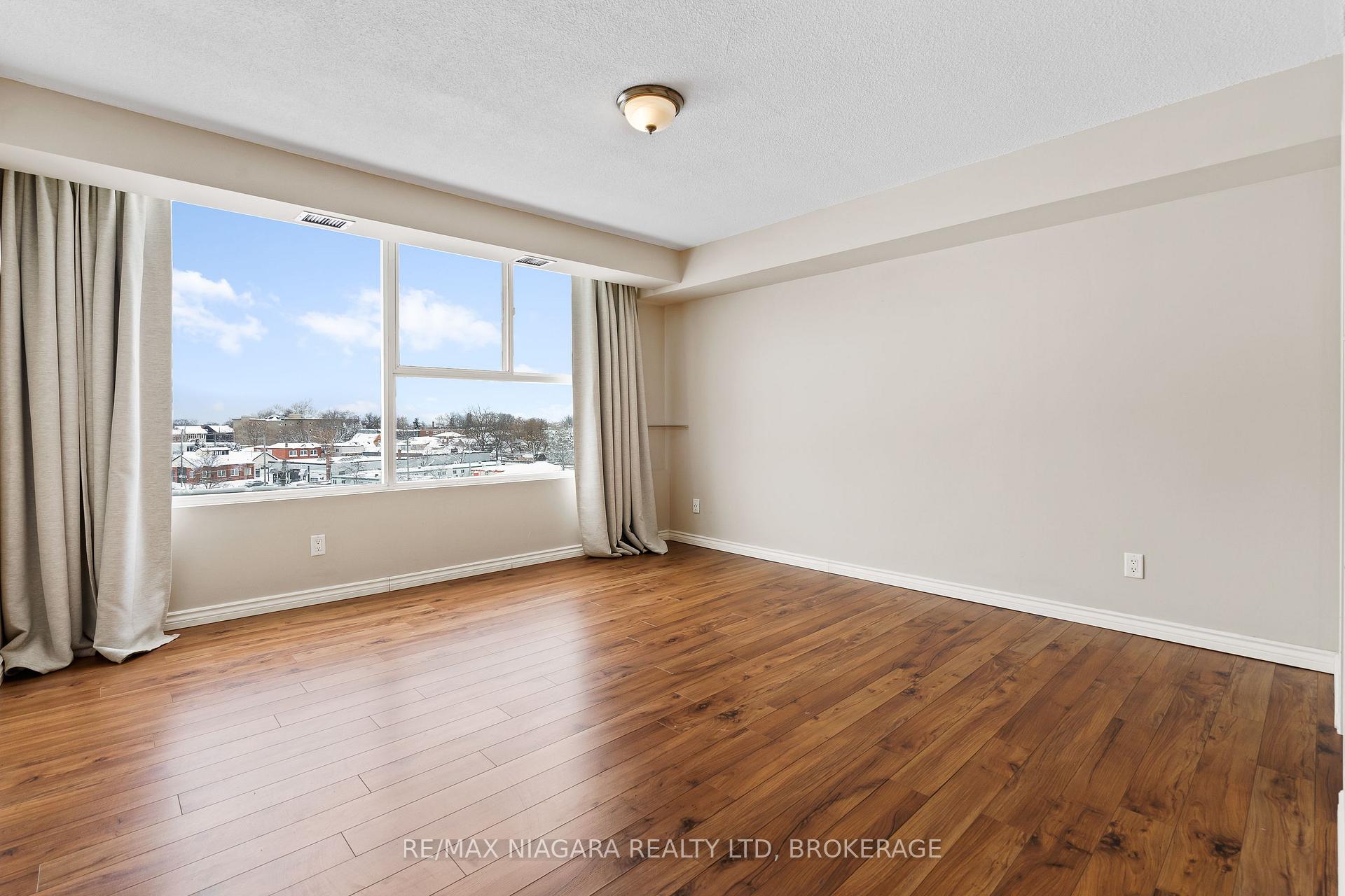 Photo 16 of Unit 502, 7 Gale Crescent, St. Catharines, E. Chester — HOMEH