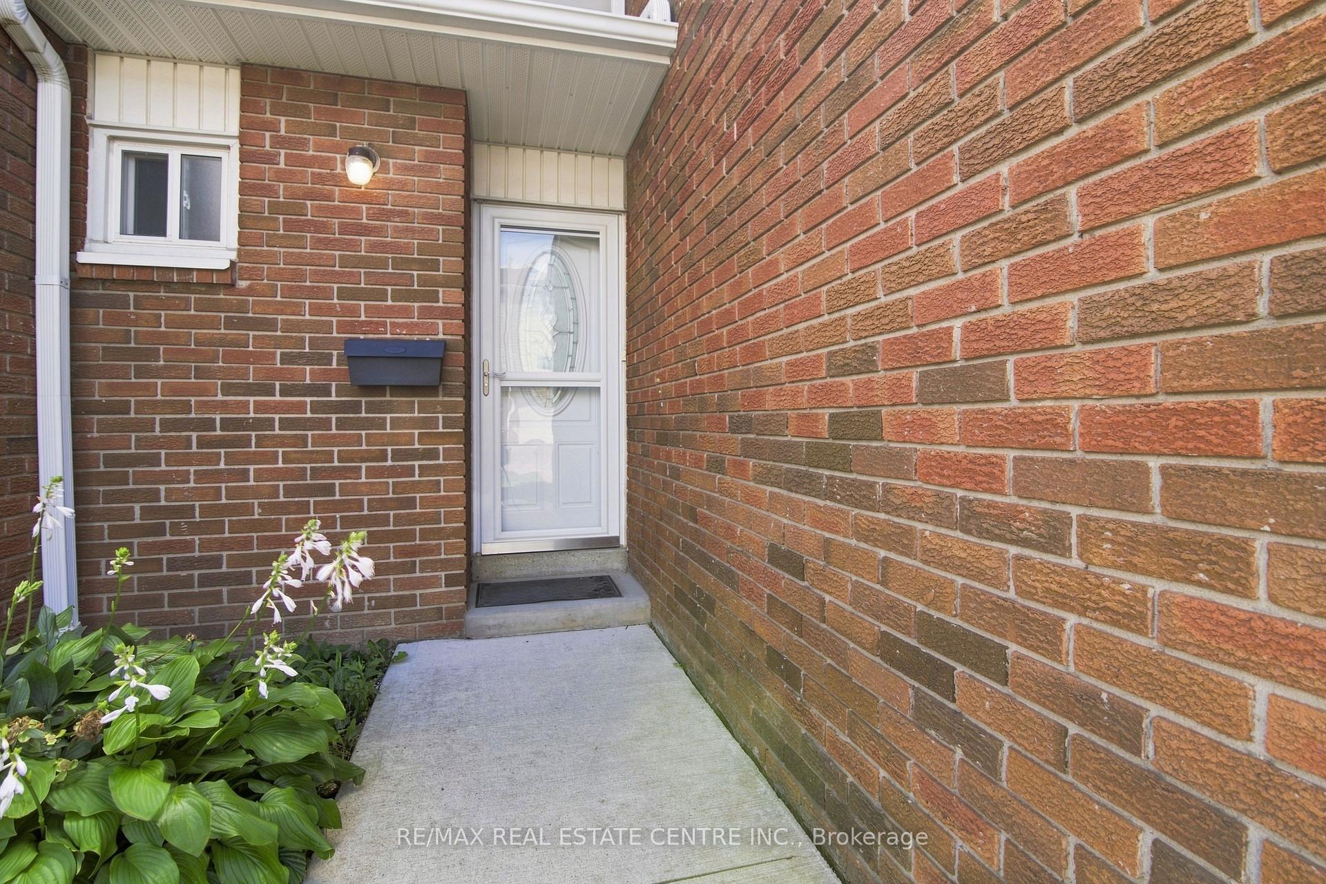Photo 2 of Unit 49, 44 Franklin Court, Brampton, Bramalea West Industrial — HOMEH