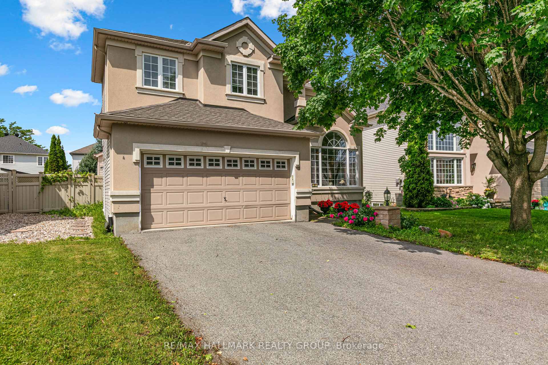 Photo 2 of 9 Blackshire Circle, Ottawa, Barrhaven - Stonebridge — HOMEH