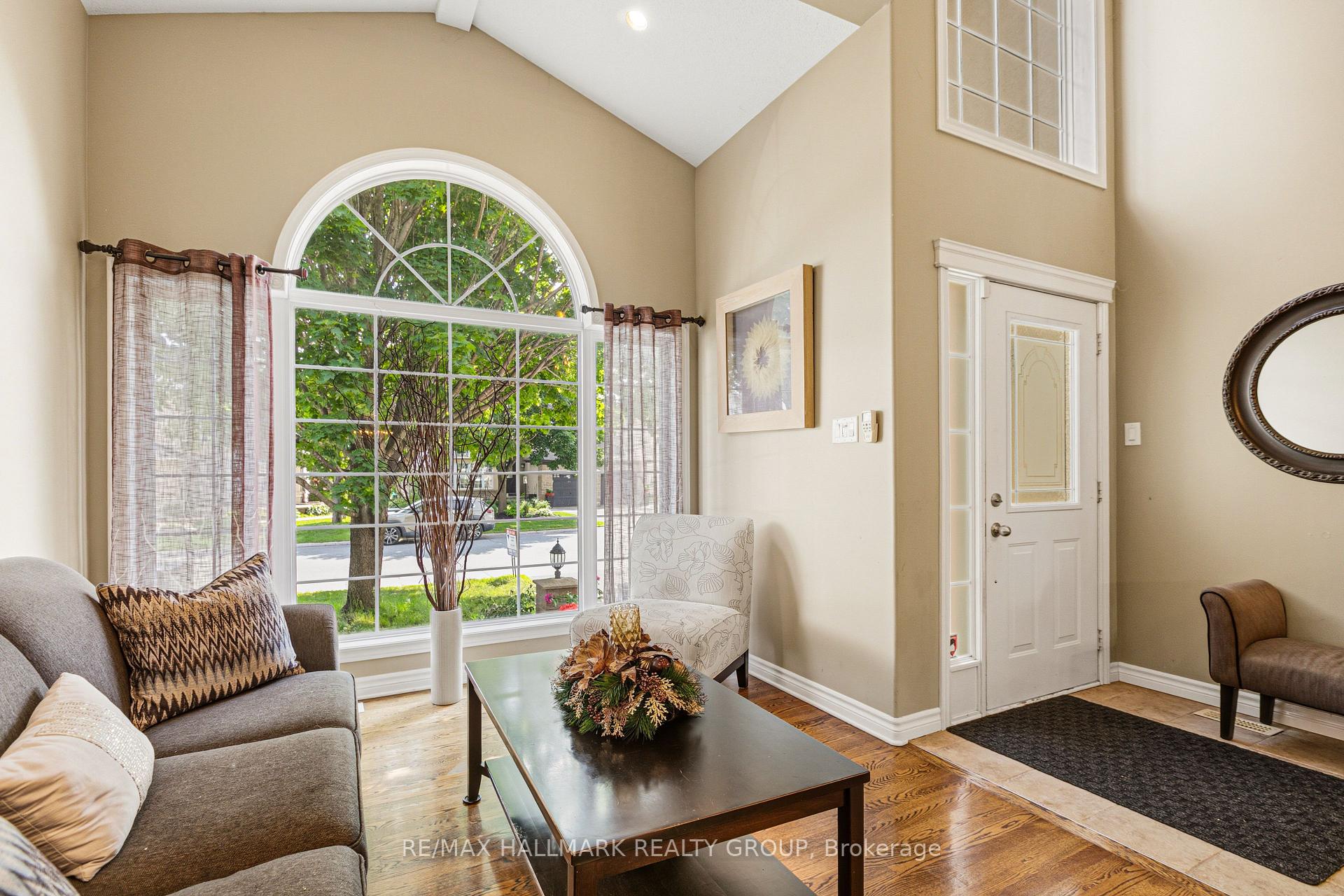 Photo 4 of 9 Blackshire Circle, Ottawa, Barrhaven - Stonebridge — HOMEH