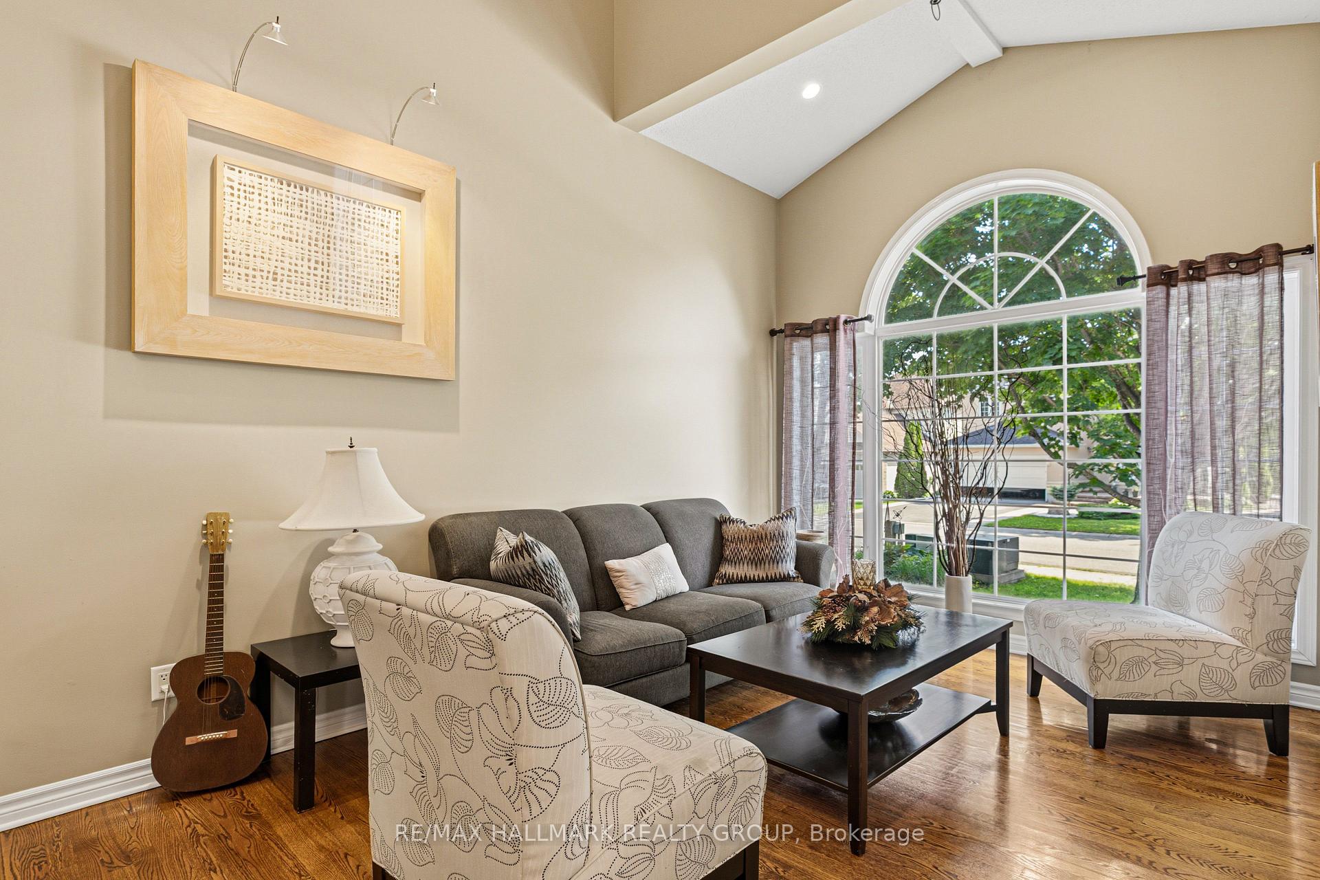 Photo 5 of 9 Blackshire Circle, Ottawa, Barrhaven - Stonebridge — HOMEH
