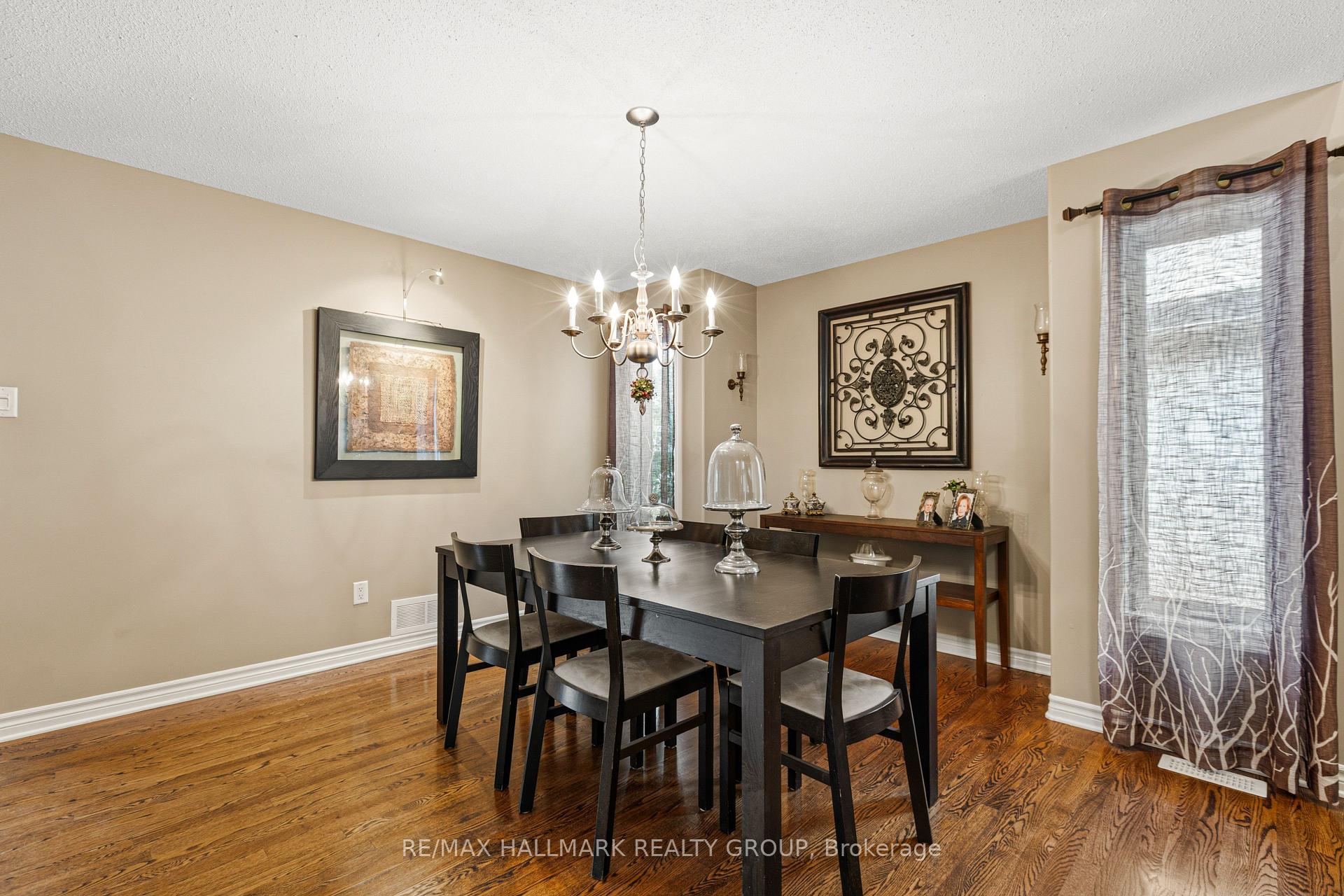 Photo 8 of 9 Blackshire Circle, Ottawa, Barrhaven - Stonebridge — HOMEH