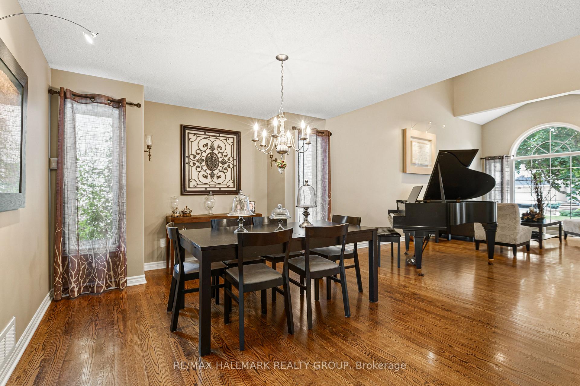 Photo 10 of 9 Blackshire Circle, Ottawa, Barrhaven - Stonebridge — HOMEH