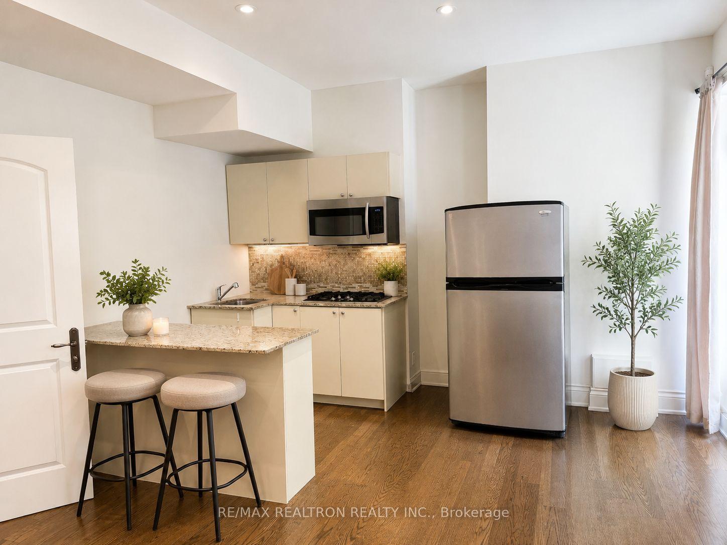 Photo 5 of 71 Newton Drive, North York, Newtonbrook East — HOMEH