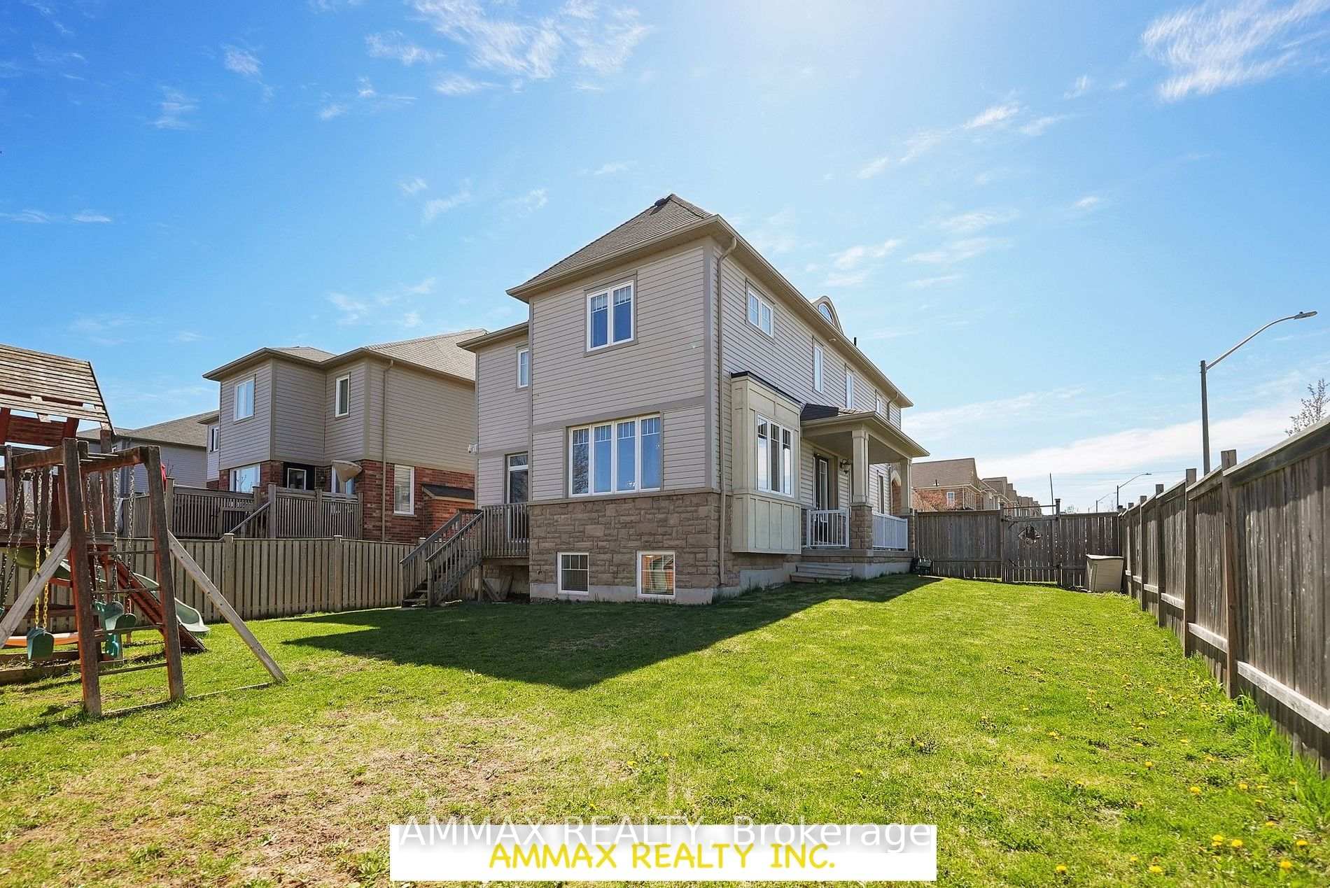 Photo 5 of 51 Baxter Street, Clarington, Bowmanville — HOMEH