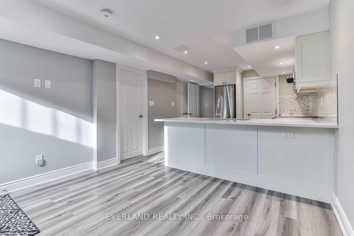 Photo 4 of Unit Bsmt, 7 Woodgrove Trail, Markham, Angus Glen — HOMEH