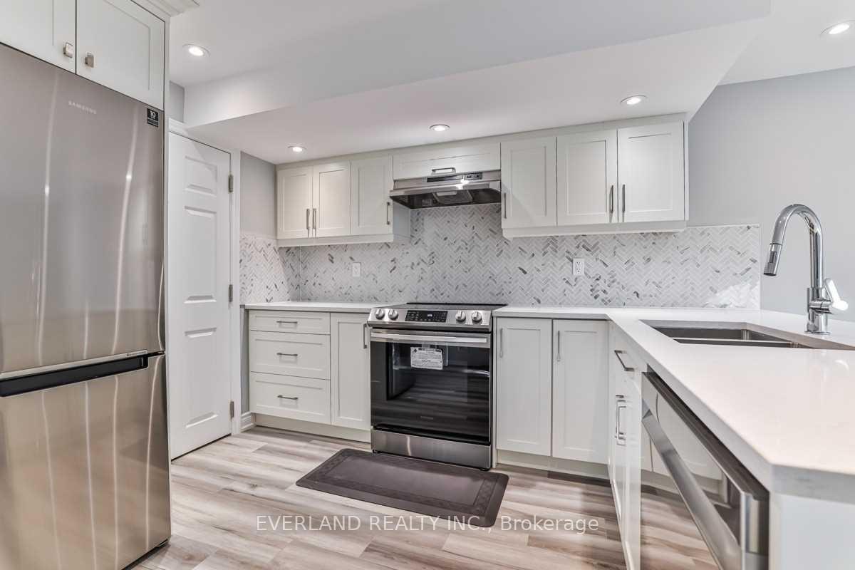 Photo 5 of Unit Bsmt, 7 Woodgrove Trail, Markham, Angus Glen — HOMEH
