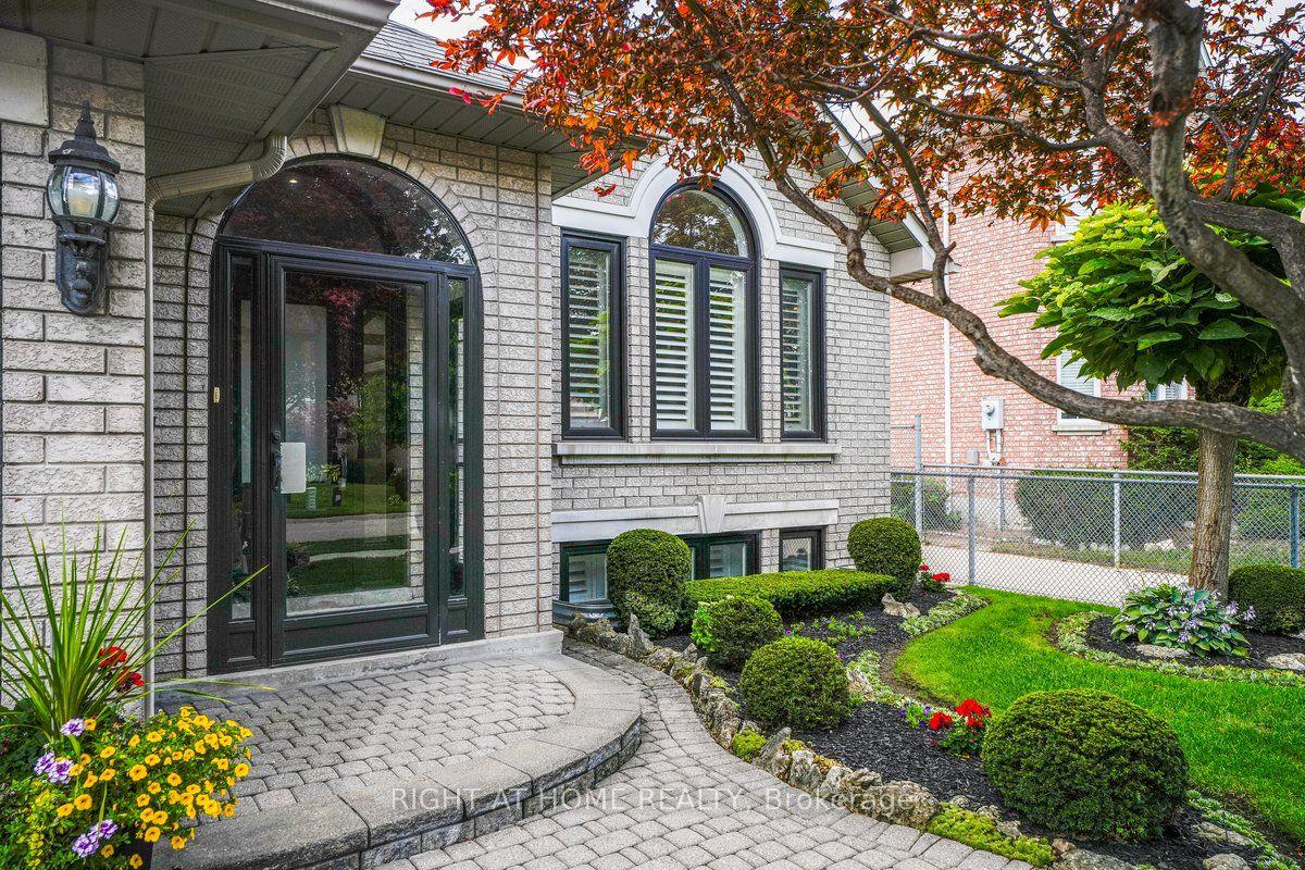 Photo 10 of 22 Romac Drive, Scarborough, Highland Creek — HOMEH