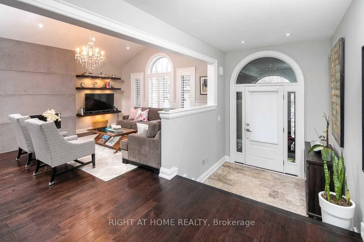 Photo 5 of 22 Romac Drive, Scarborough, Highland Creek — HOMEH