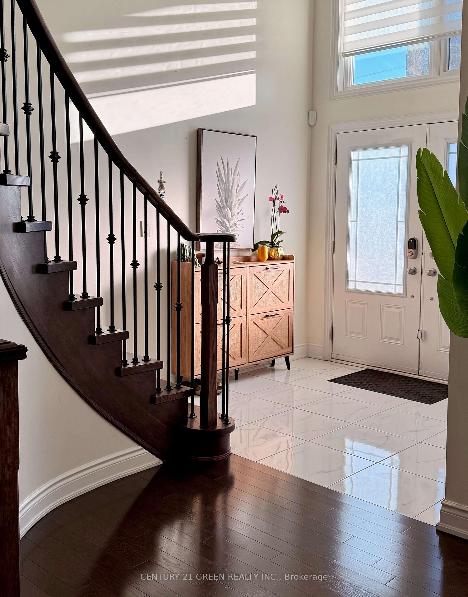 Photo 3 of 37 Prairie Creek Crescent, Brampton, Bram West — HOMEH