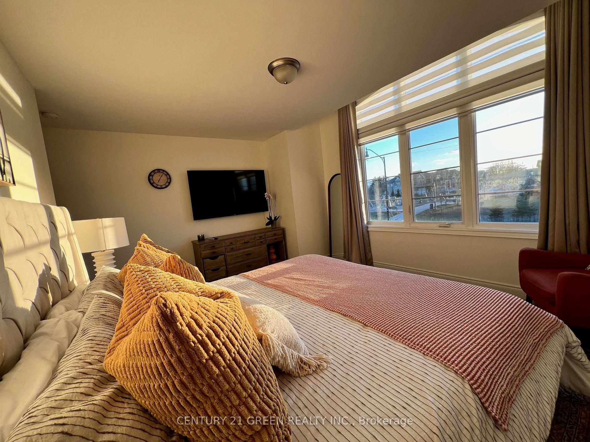 Photo 11 of 37 Prairie Creek Crescent, Brampton, Bram West — HOMEH