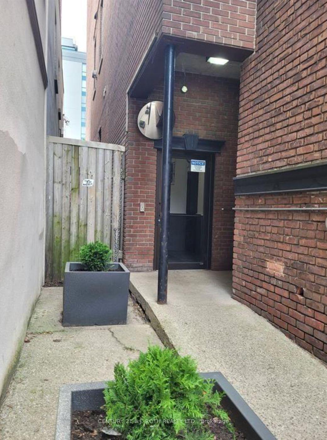 Photo 2 of Unit 105, 19 Dunlop Street W, Barrie, City Centre — HOMEH