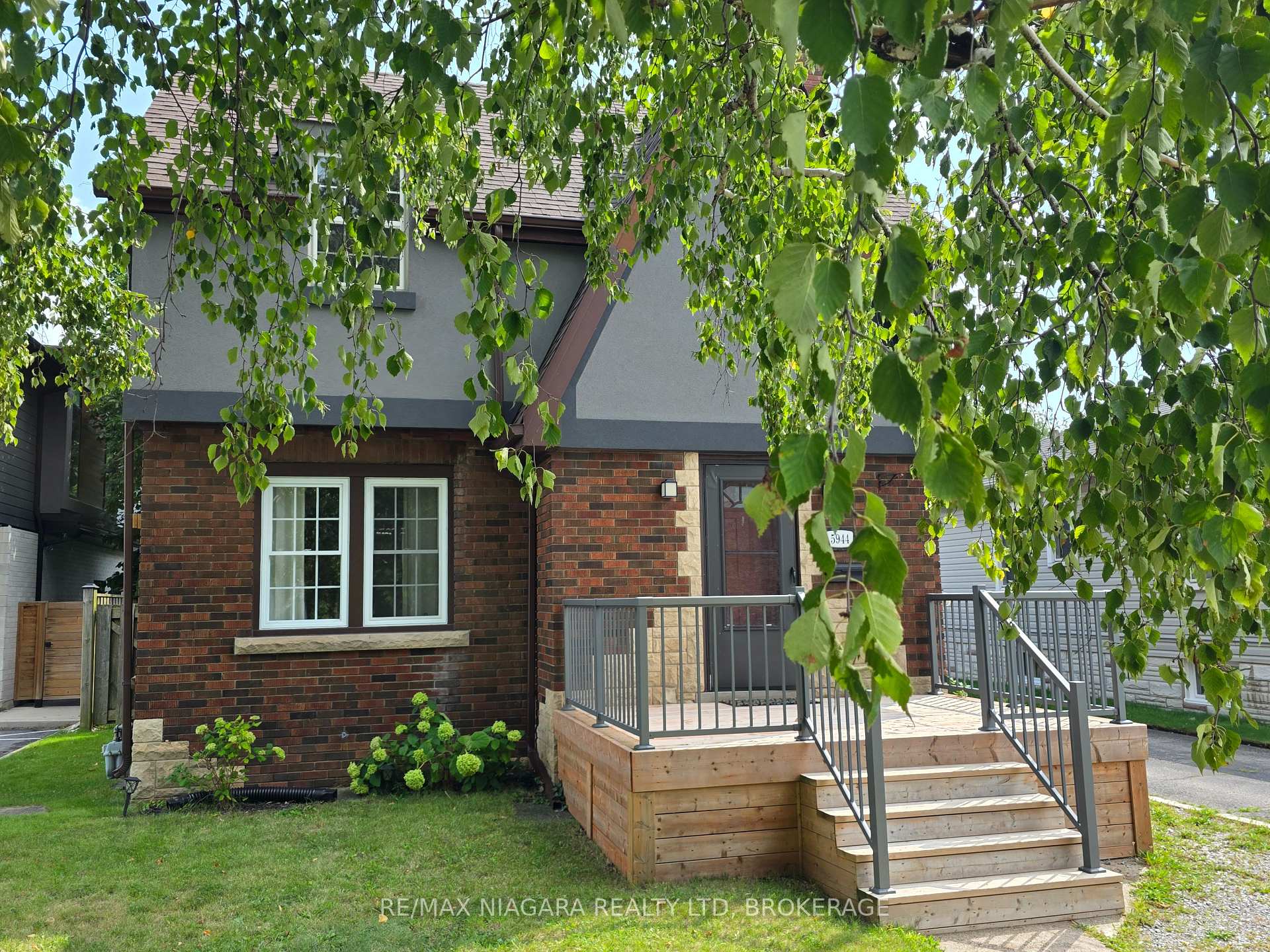 Photo 3 of 5944 Dorchester Road, Niagara Falls, Dorchester — HOMEH