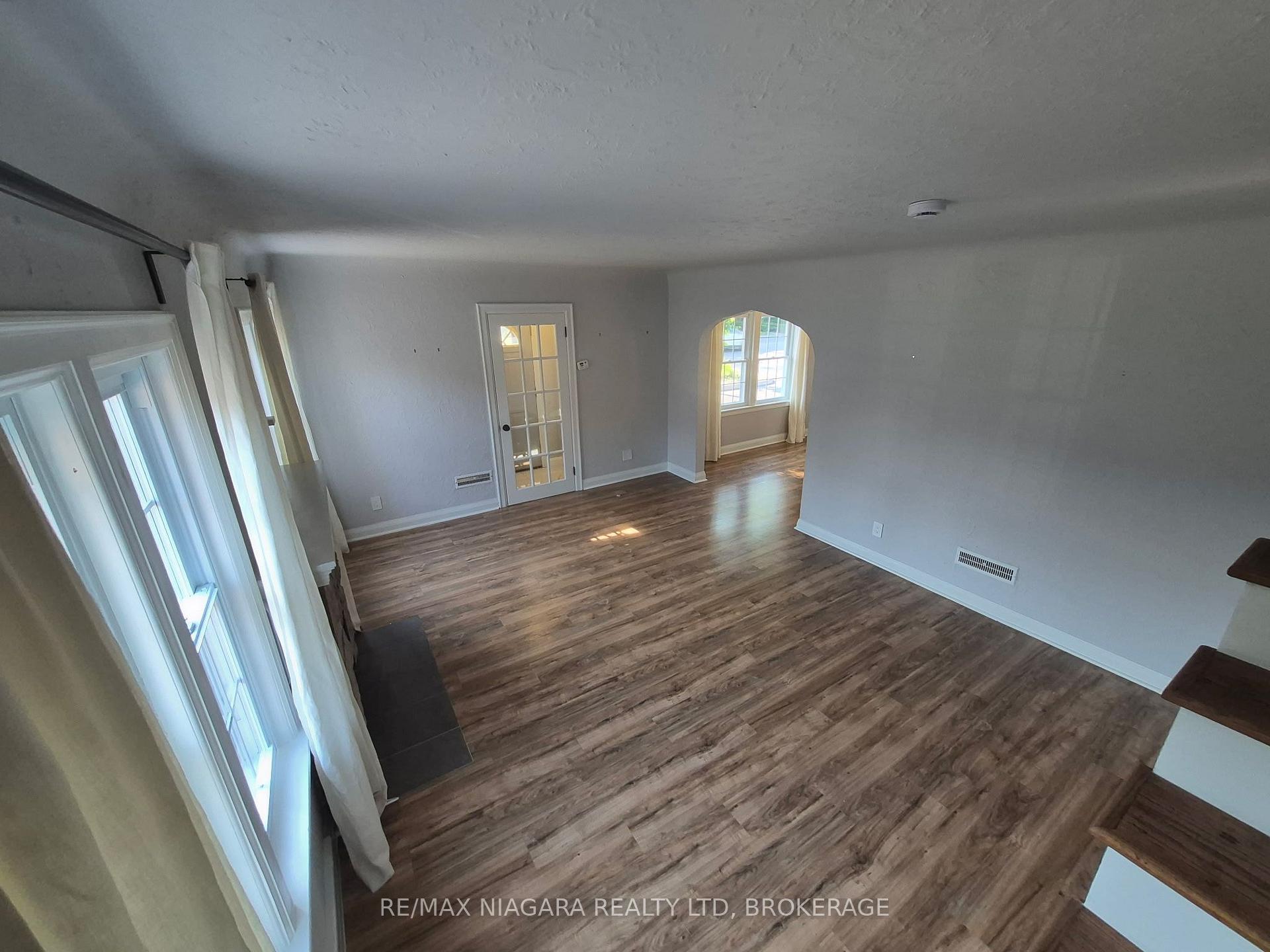 Photo 5 of 5944 Dorchester Road, Niagara Falls, Dorchester — HOMEH
