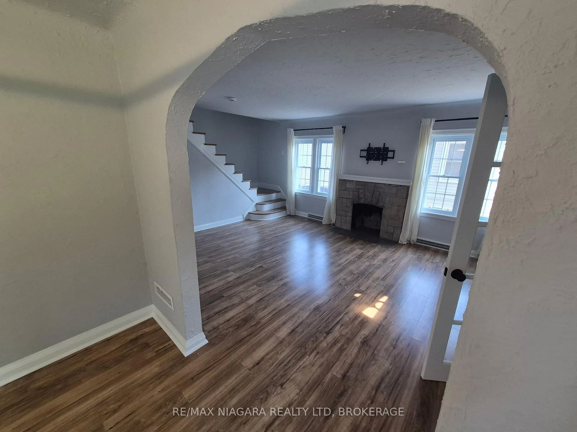 Photo 11 of 5944 Dorchester Road, Niagara Falls, Dorchester — HOMEH