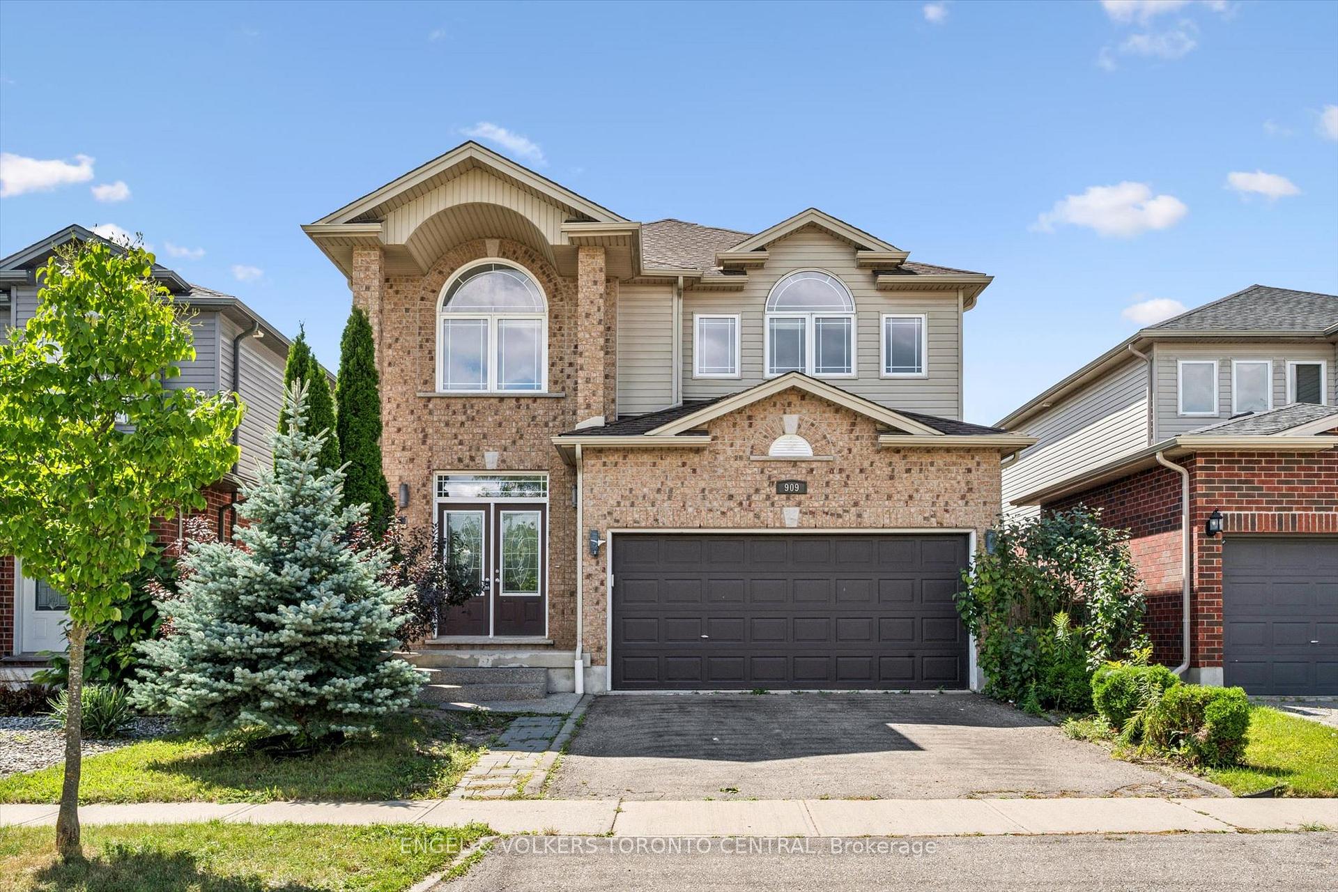 Photo of 909 Pebblecreek Court