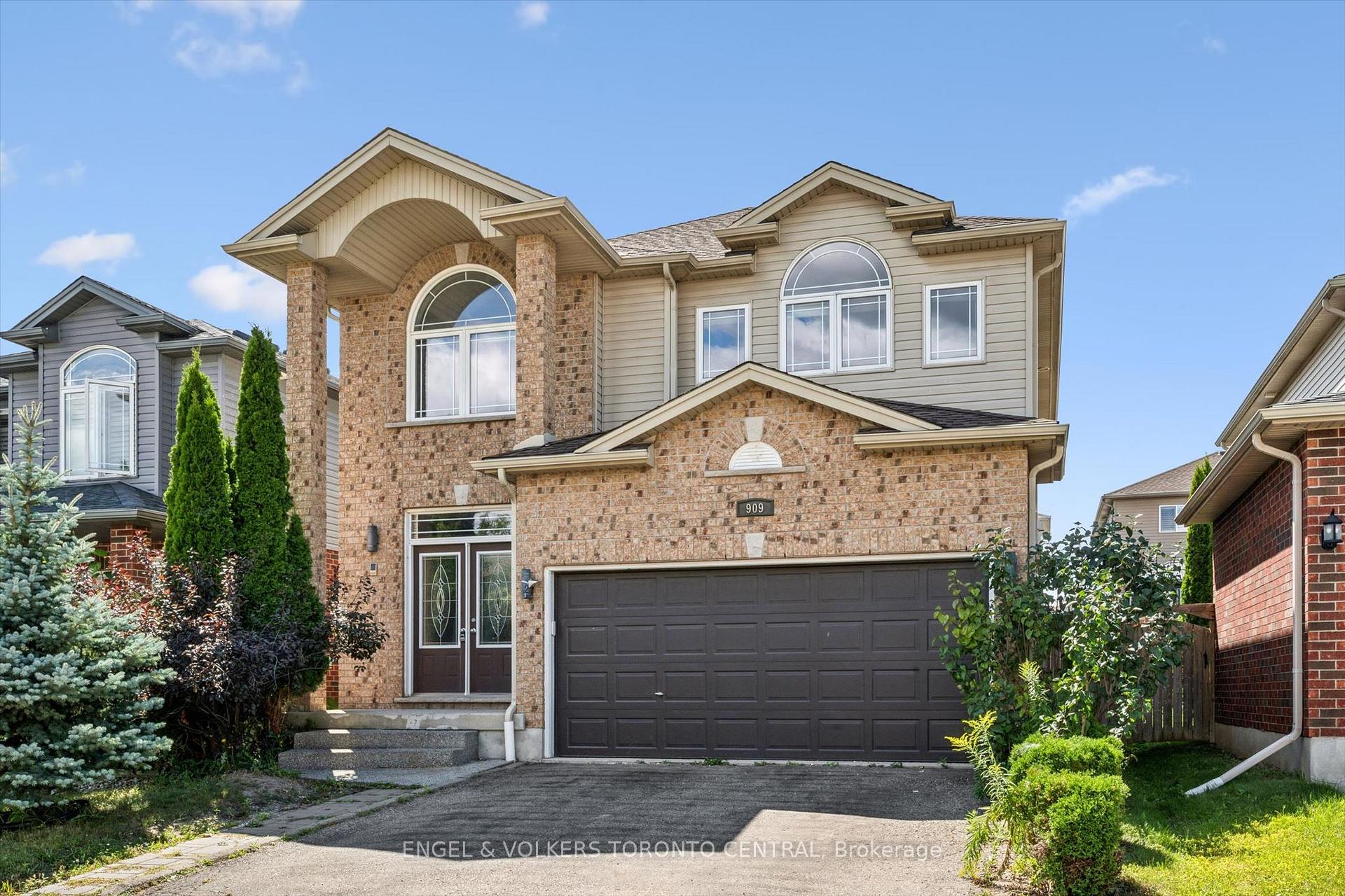 Photo 2 of 909 Pebblecreek Court, Kitchener, Grand River South — HOMEH