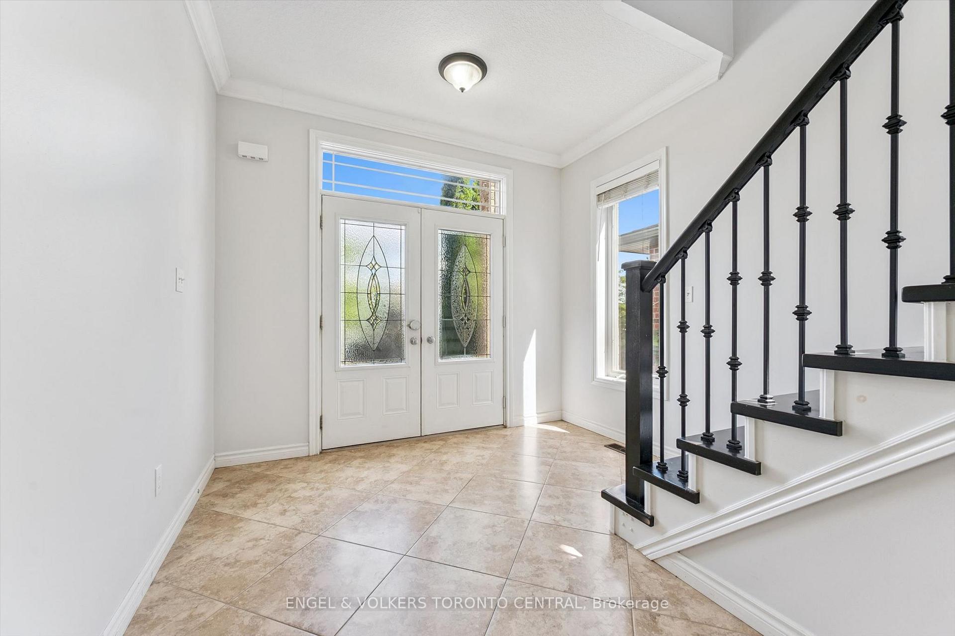 Photo 5 of 909 Pebblecreek Court, Kitchener, Grand River South — HOMEH