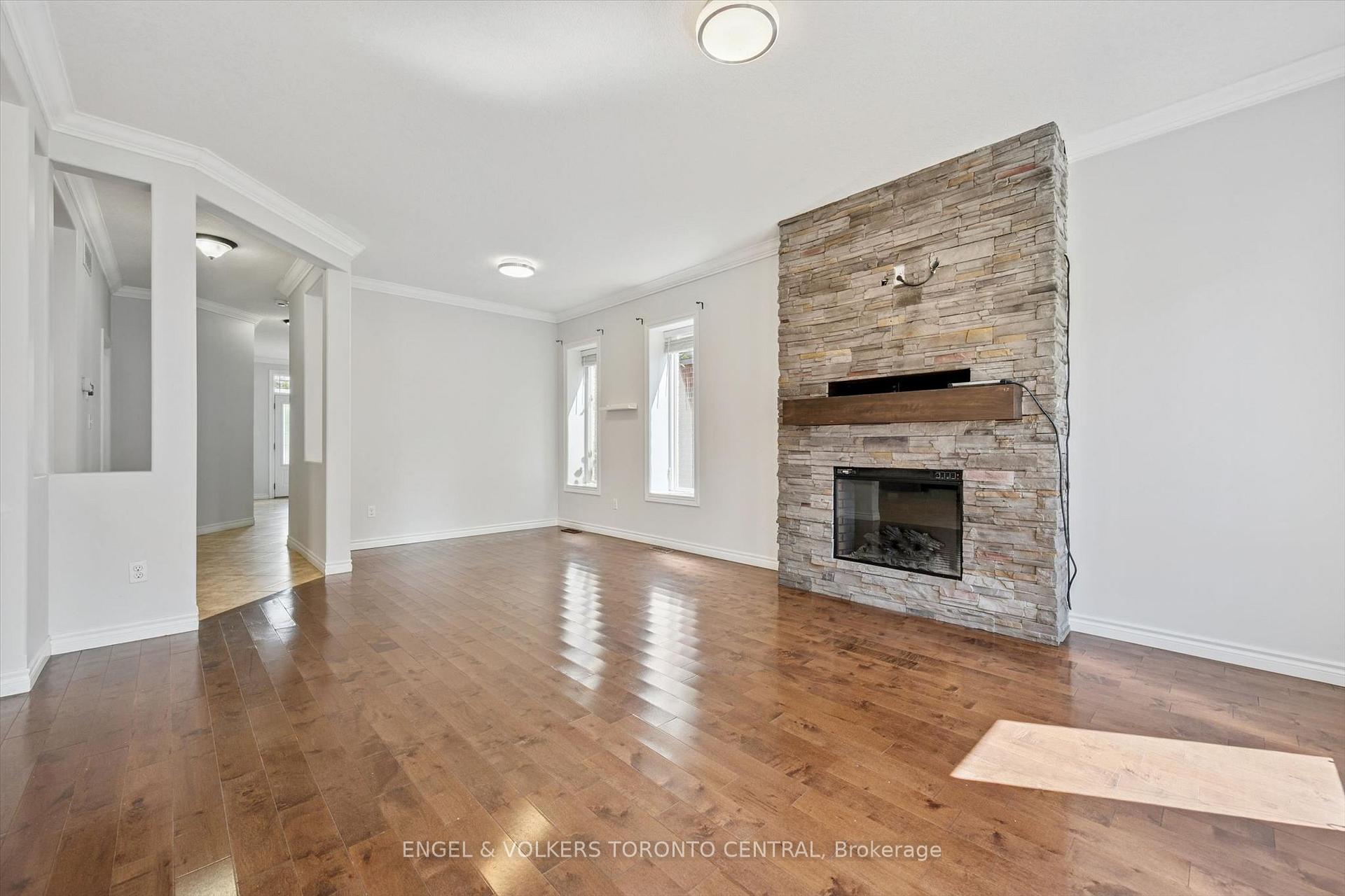 Photo 7 of 909 Pebblecreek Court, Kitchener, Grand River South — HOMEH