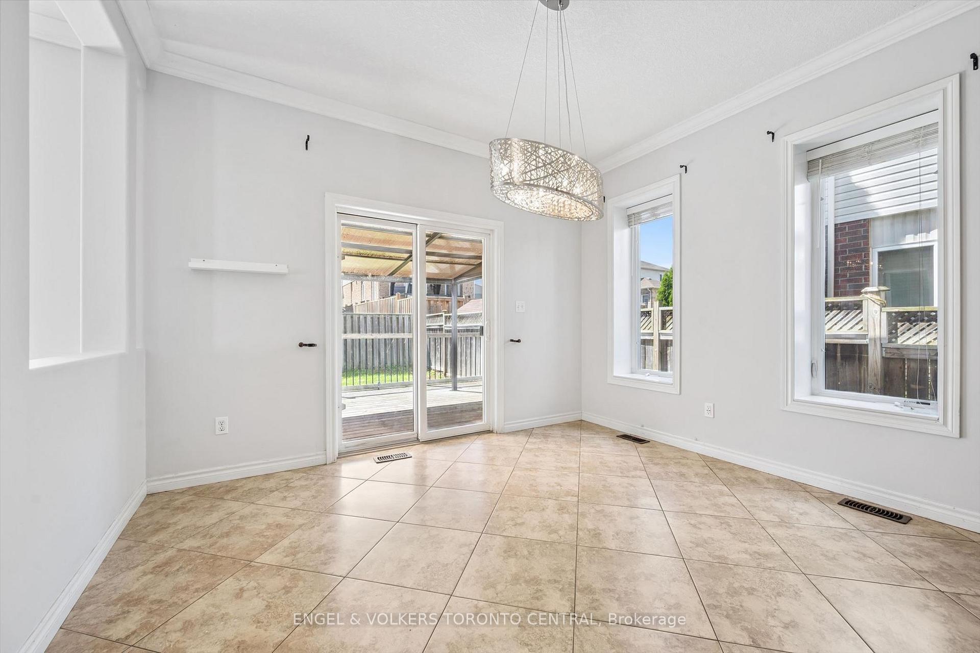 Photo 9 of 909 Pebblecreek Court, Kitchener, Grand River South — HOMEH