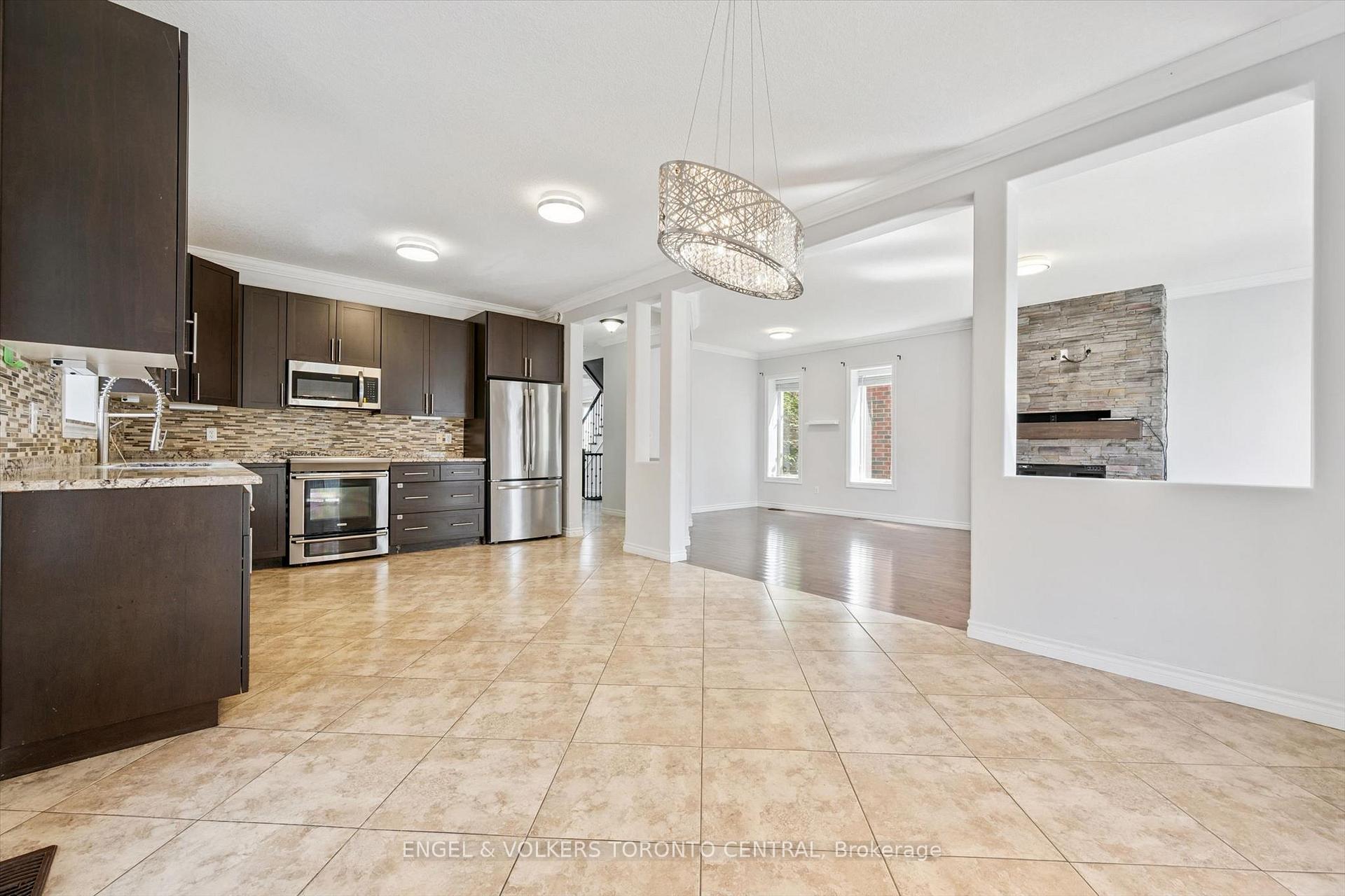 Photo 10 of 909 Pebblecreek Court, Kitchener, Grand River South — HOMEH