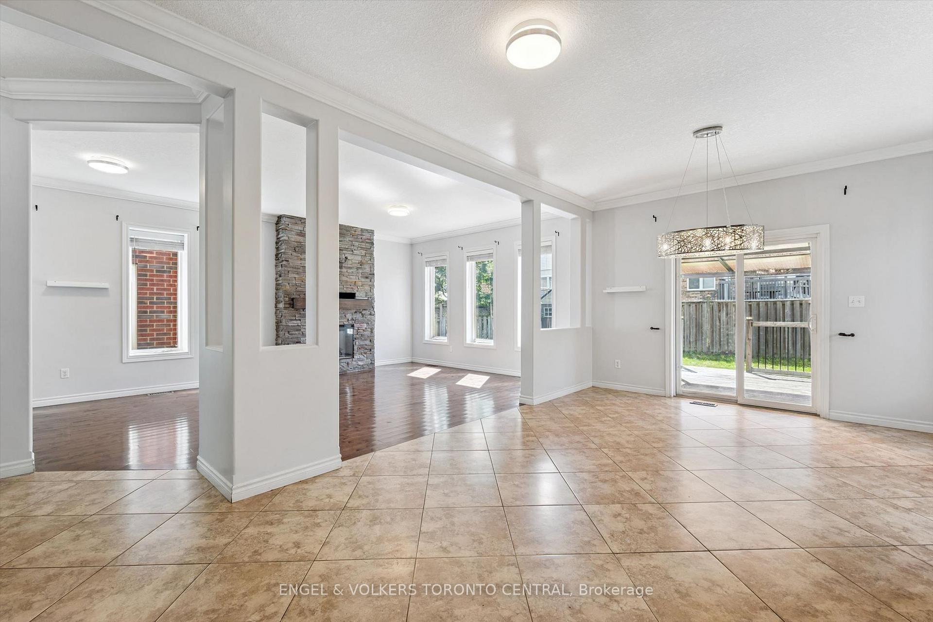 Photo 13 of 909 Pebblecreek Court, Kitchener, Grand River South — HOMEH