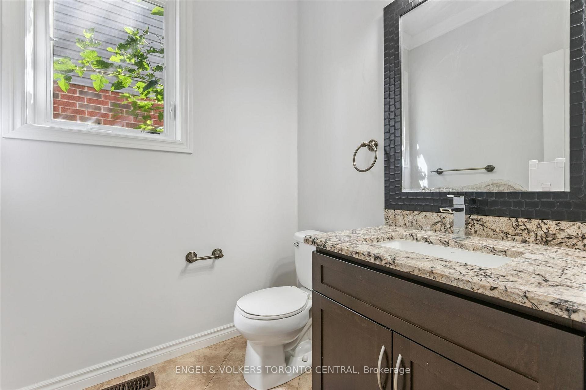 Photo 14 of 909 Pebblecreek Court, Kitchener, Grand River South — HOMEH