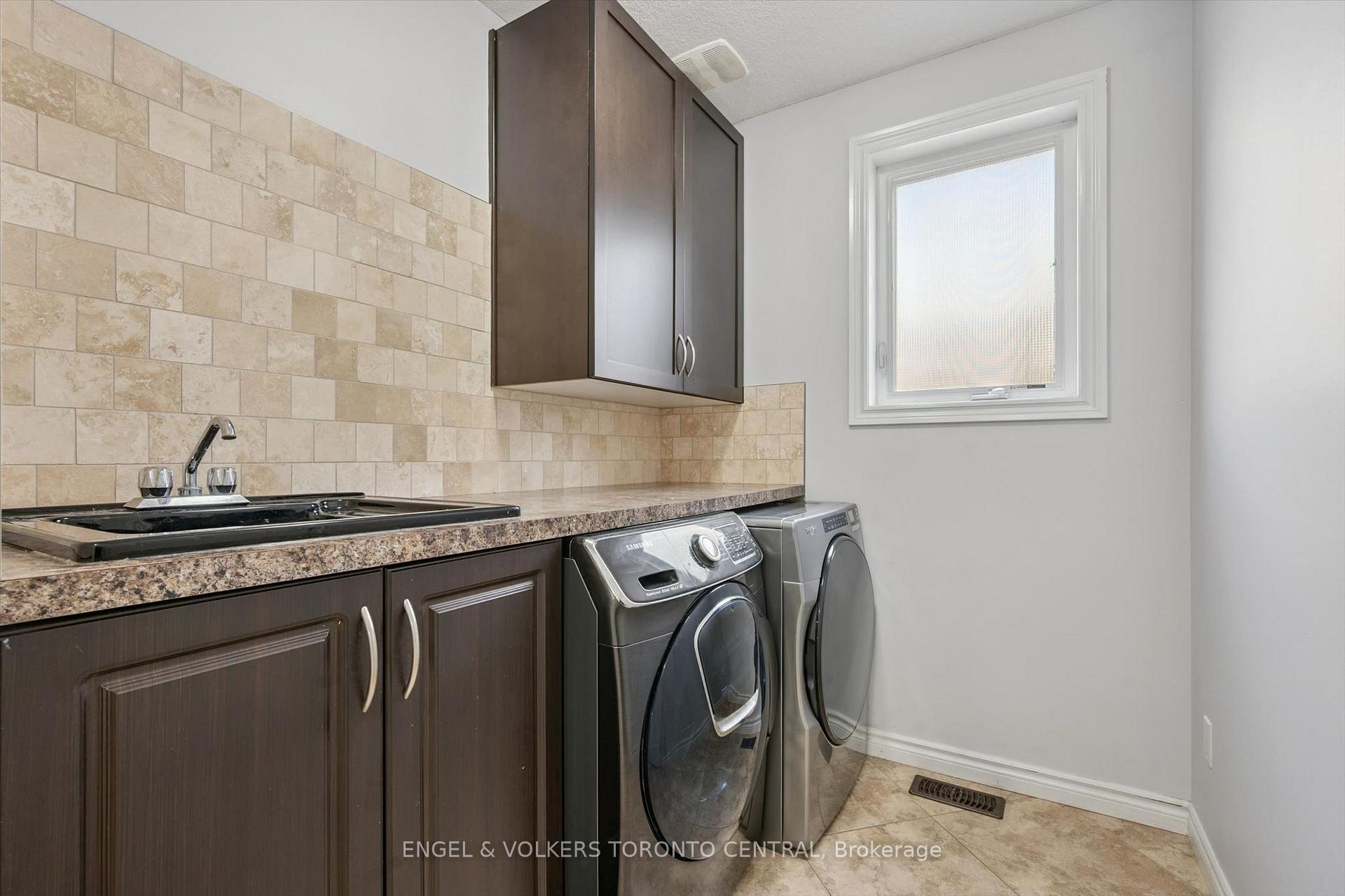 Photo 15 of 909 Pebblecreek Court, Kitchener, Grand River South — HOMEH