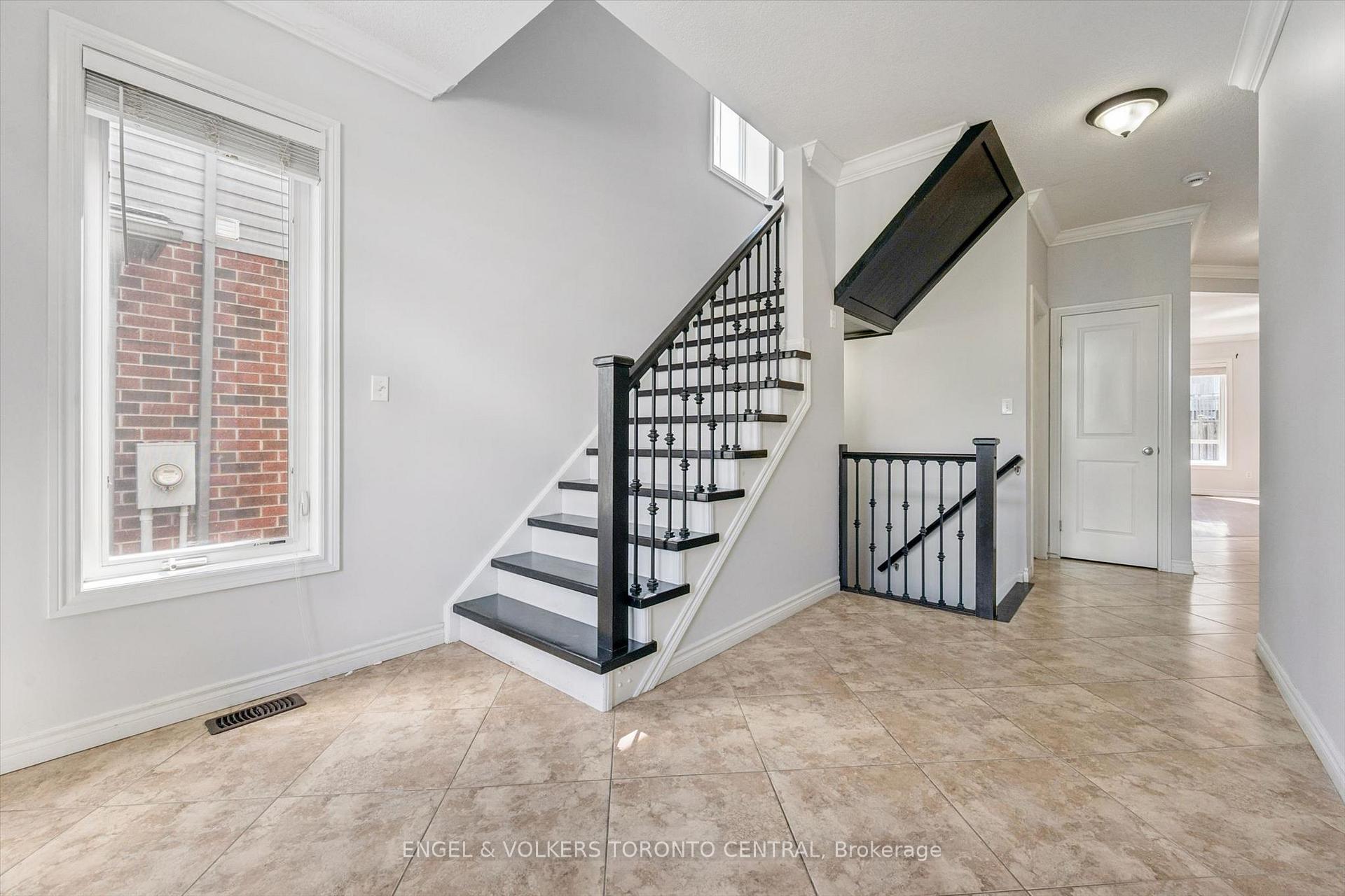 Photo 16 of 909 Pebblecreek Court, Kitchener, Grand River South — HOMEH