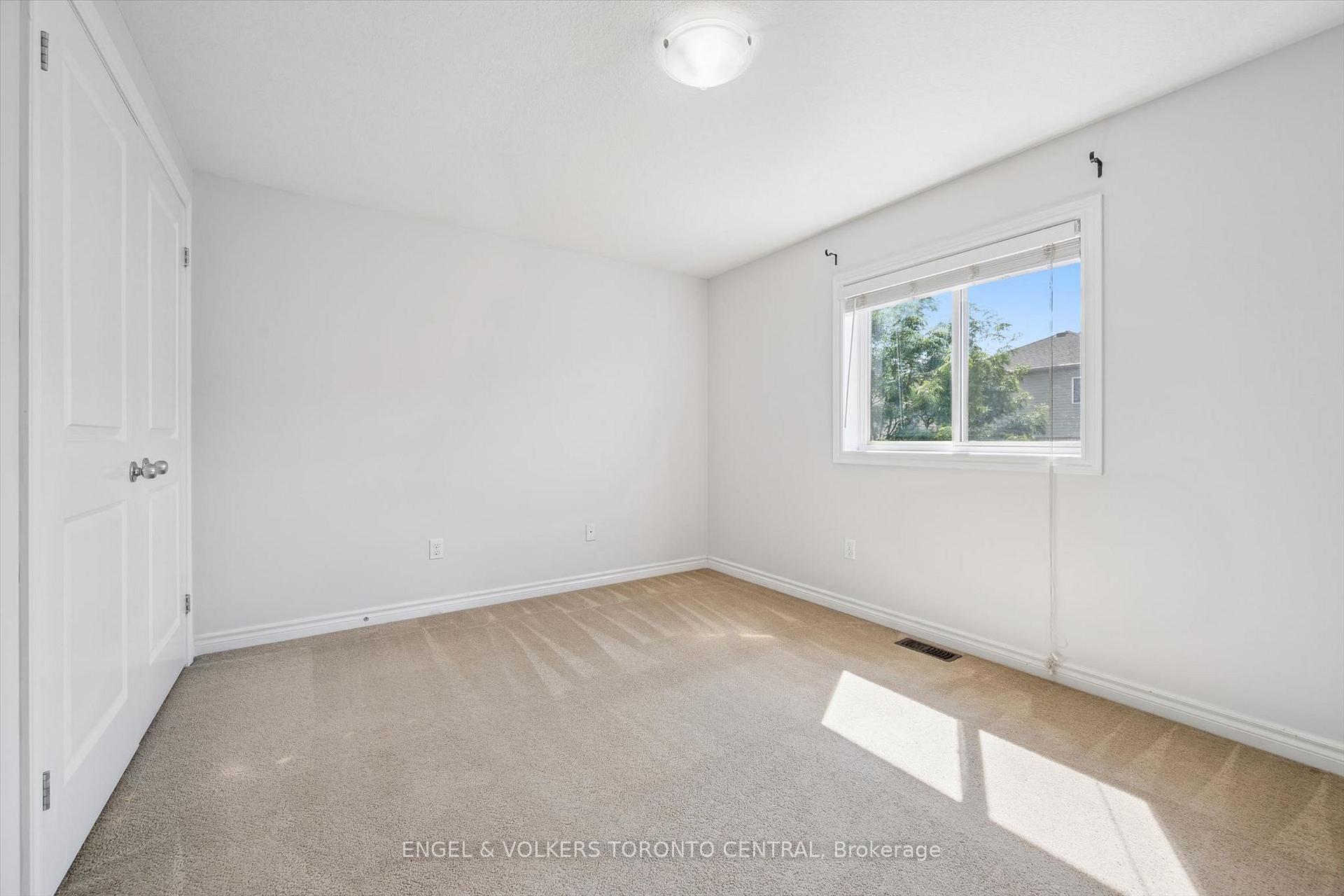 Photo 19 of 909 Pebblecreek Court, Kitchener, Grand River South — HOMEH