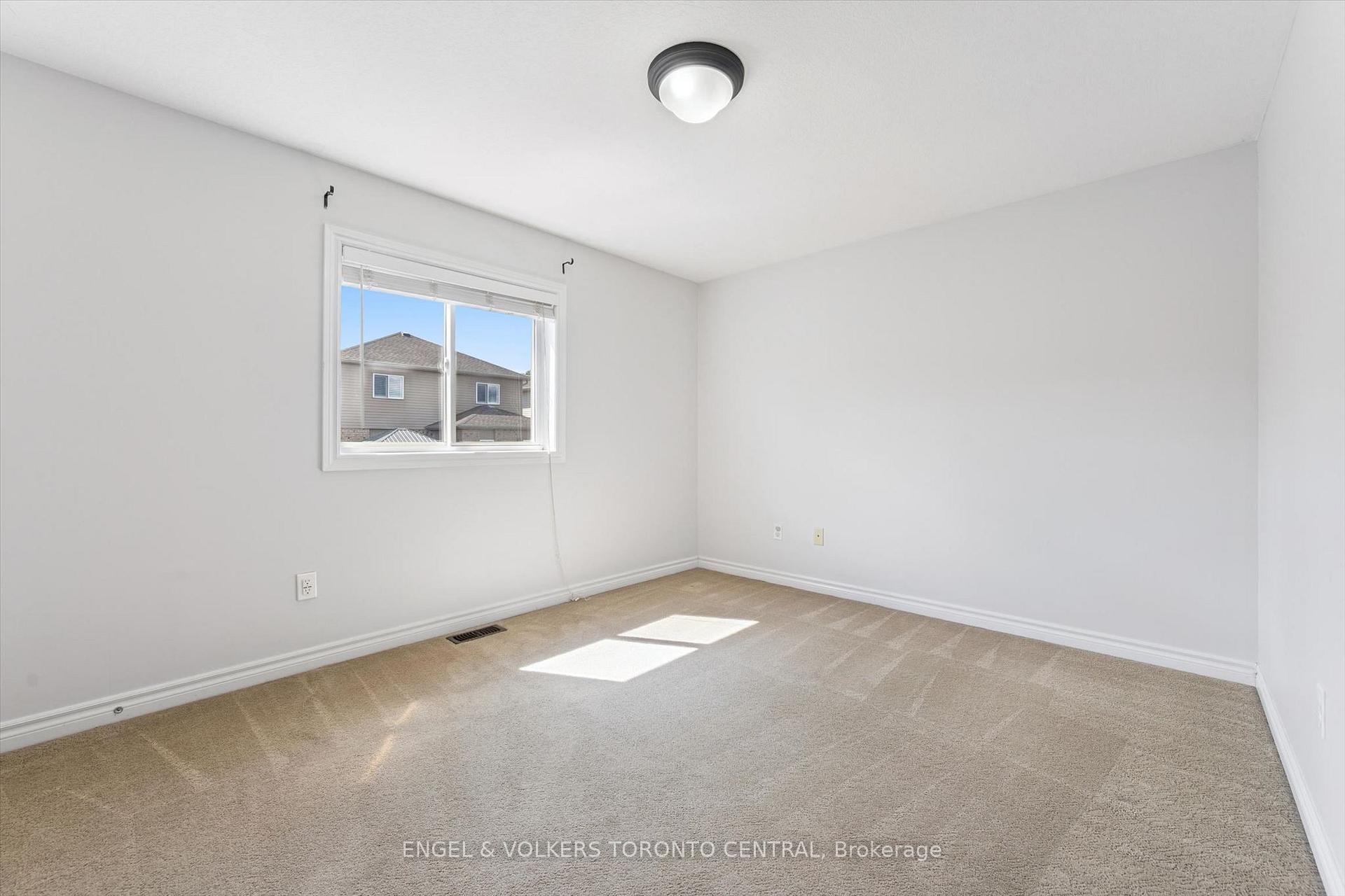 Photo 21 of 909 Pebblecreek Court, Kitchener, Grand River South — HOMEH