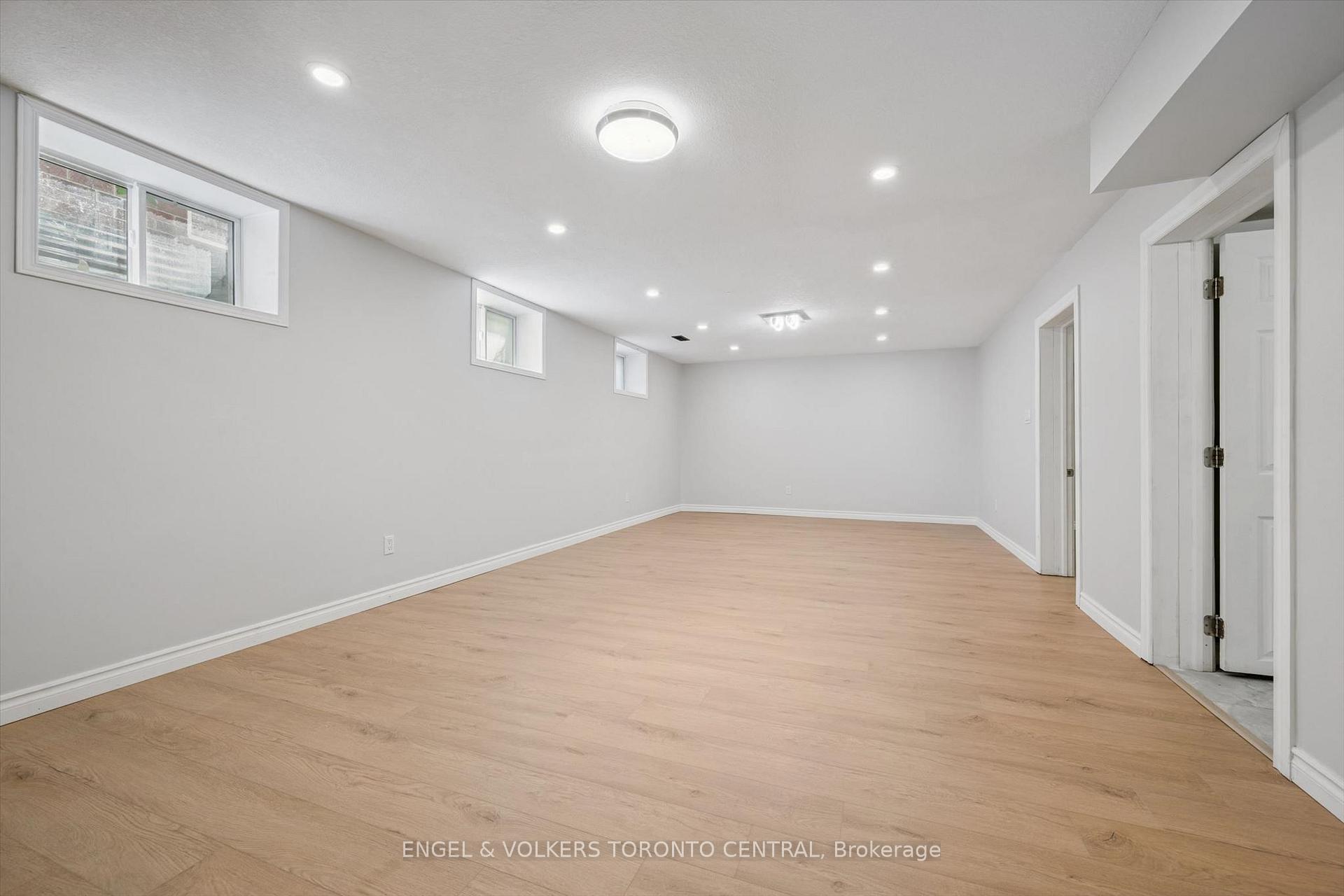 Photo 30 of 909 Pebblecreek Court, Kitchener, Grand River South — HOMEH