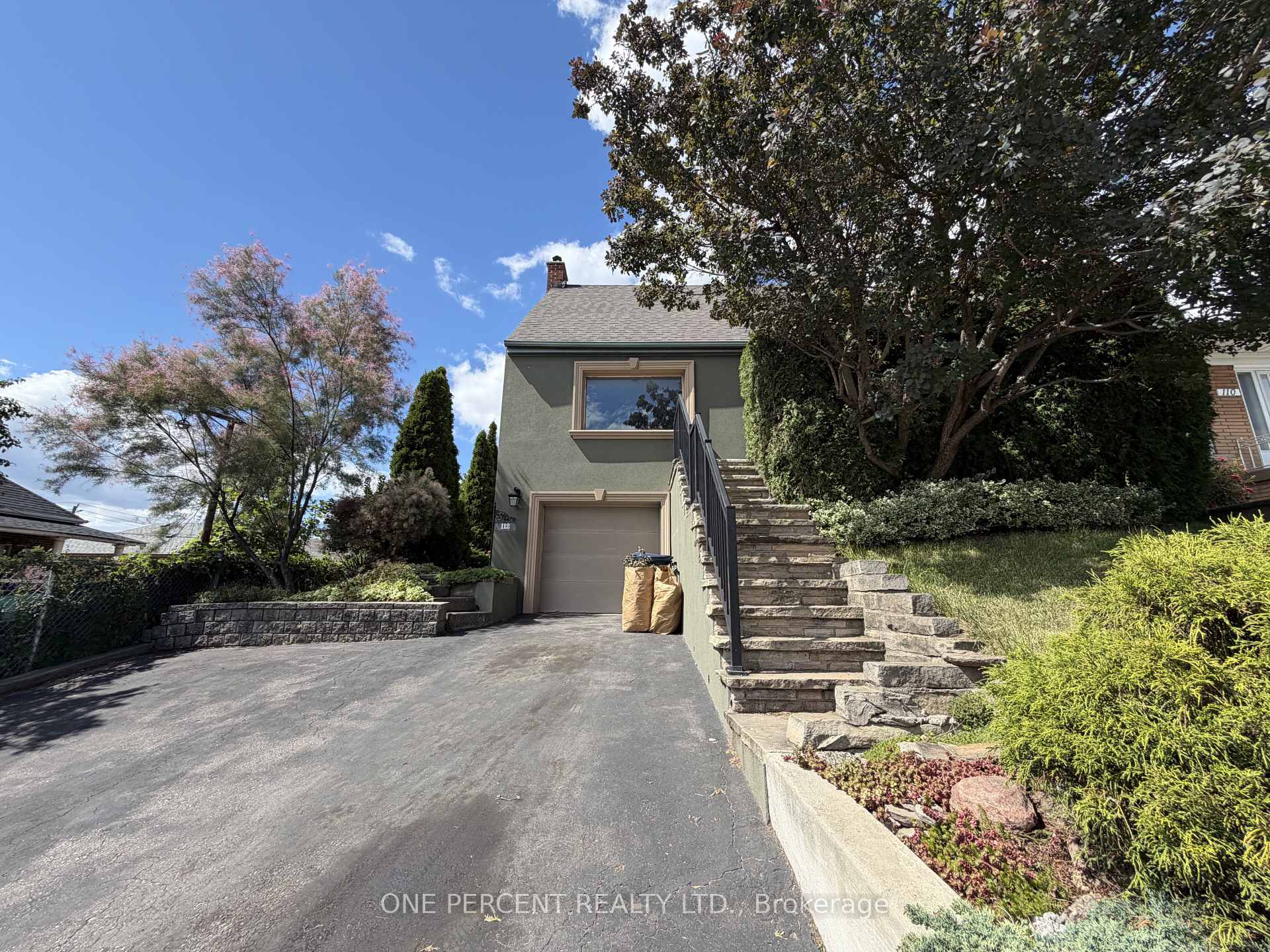 Photo 2 of 112 Yore Road, North York, Beechborough-Greenbrook — HOMEH