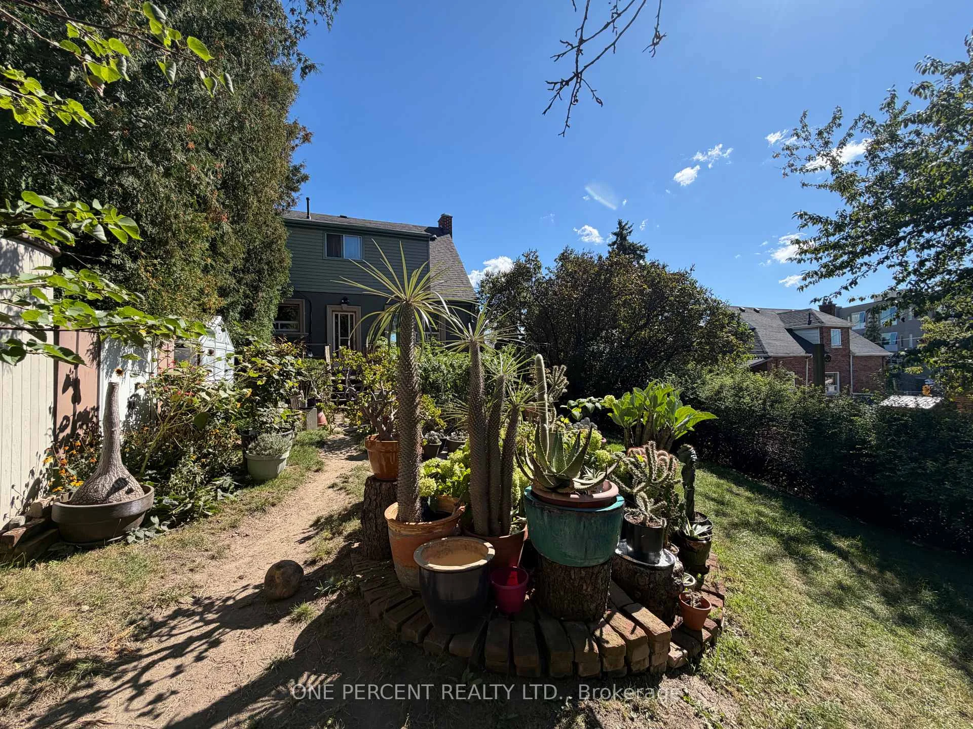 Photo 25 of 112 Yore Road, North York, Beechborough-Greenbrook — HOMEH