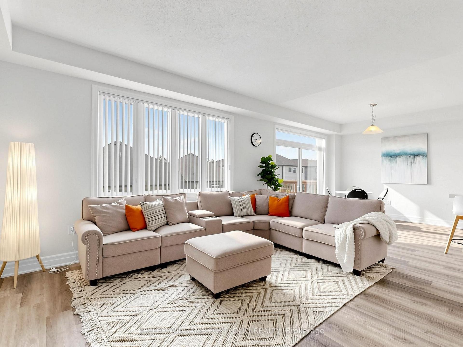 Photo 5 of 23 Rosanne Circle, Wasaga Beach — HOMEH