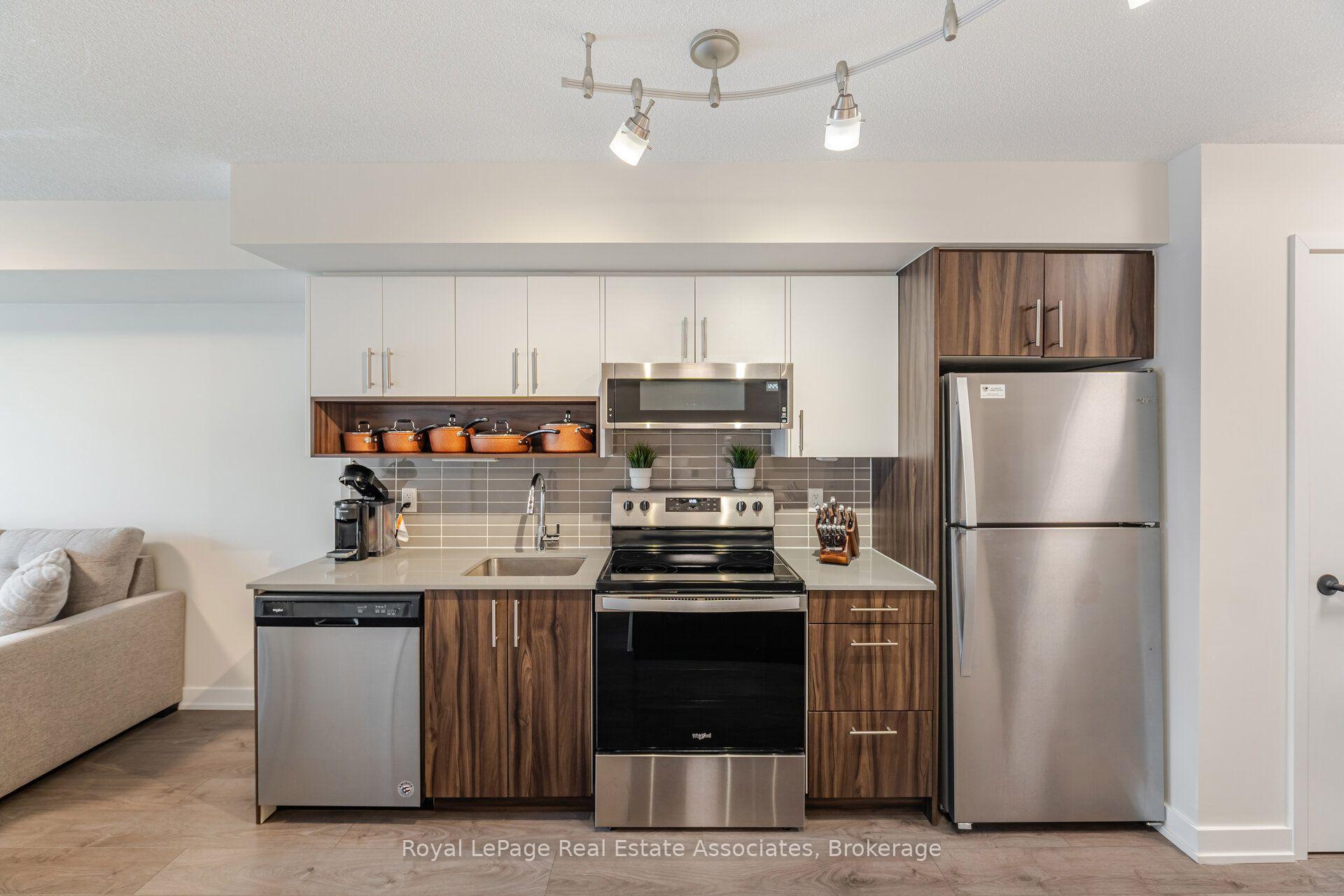 Photo 11 of Unit B327, 1119 Cooke Boulevard, Burlington, Bayview — HOMEH