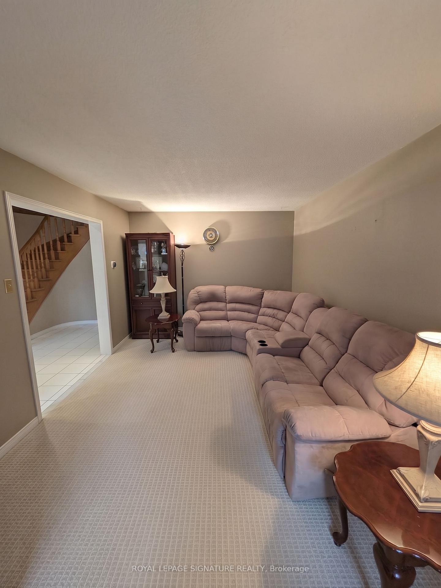Photo 6 of 44 Bankview Circle, Etobicoke, West Humber-Clairville — HOMEH