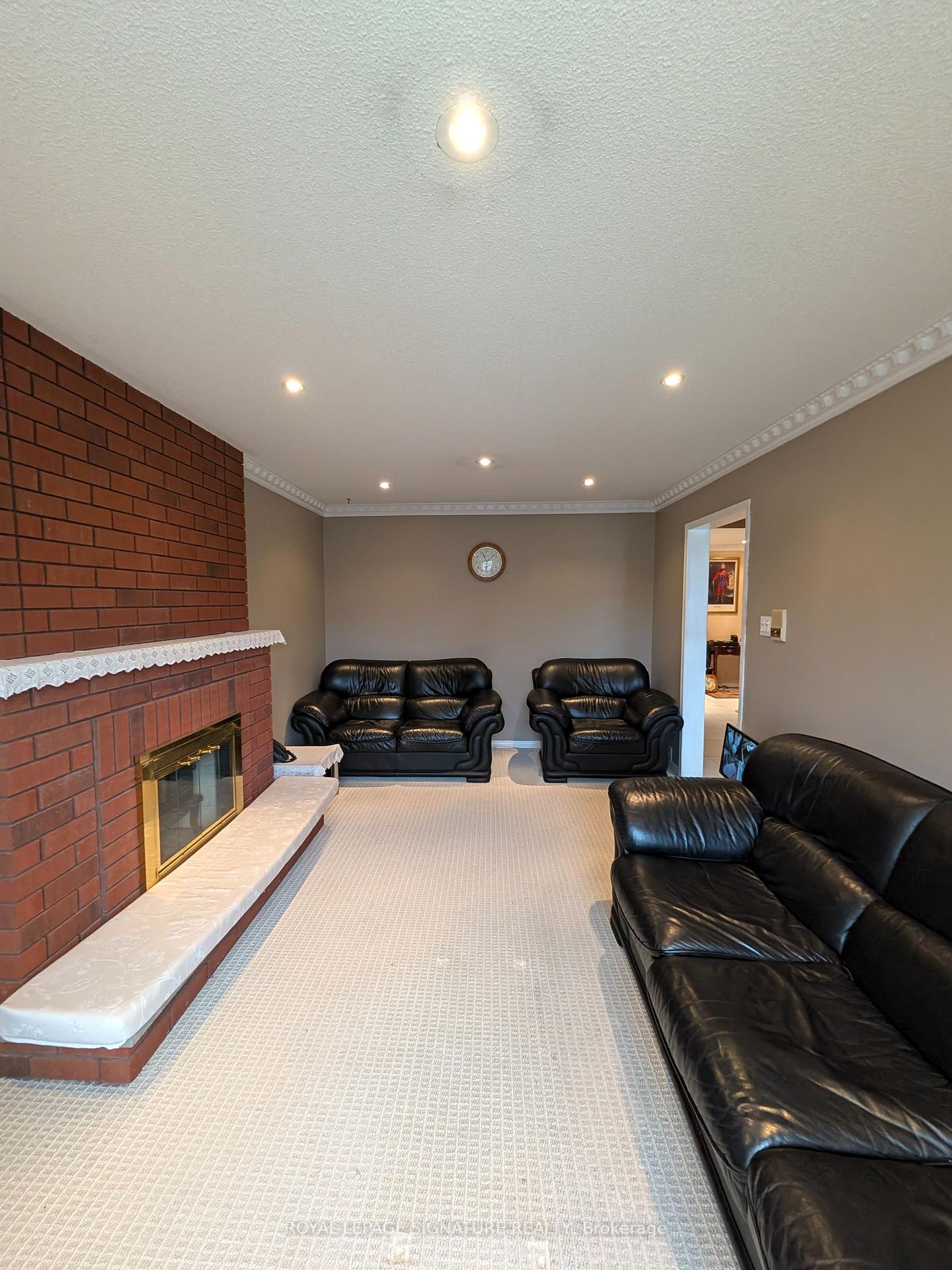 Photo 8 of 44 Bankview Circle, Etobicoke, West Humber-Clairville — HOMEH