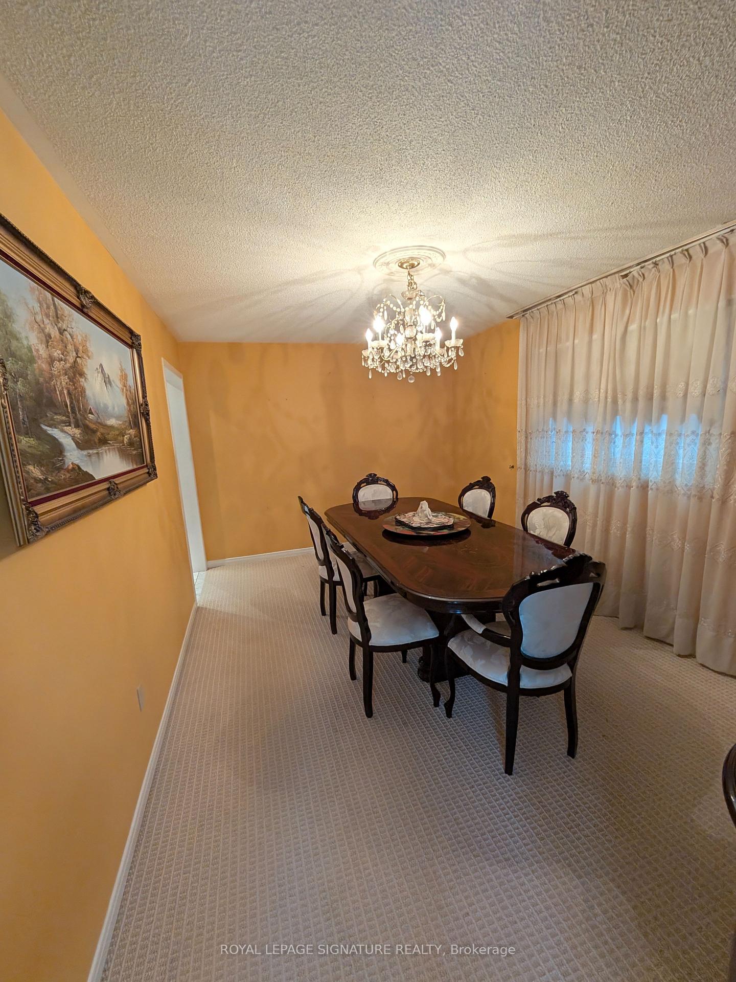 Photo 12 of 44 Bankview Circle, Etobicoke, West Humber-Clairville — HOMEH