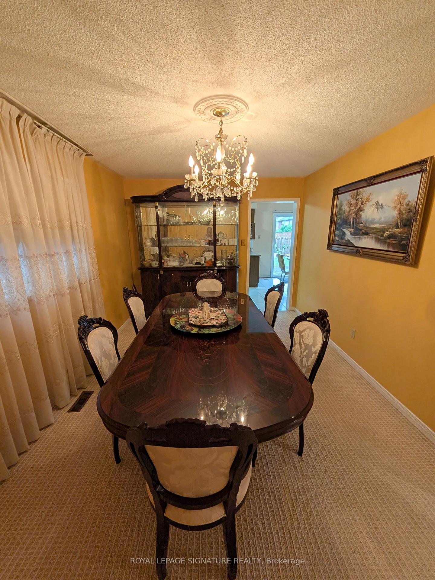 Photo 14 of 44 Bankview Circle, Etobicoke, West Humber-Clairville — HOMEH