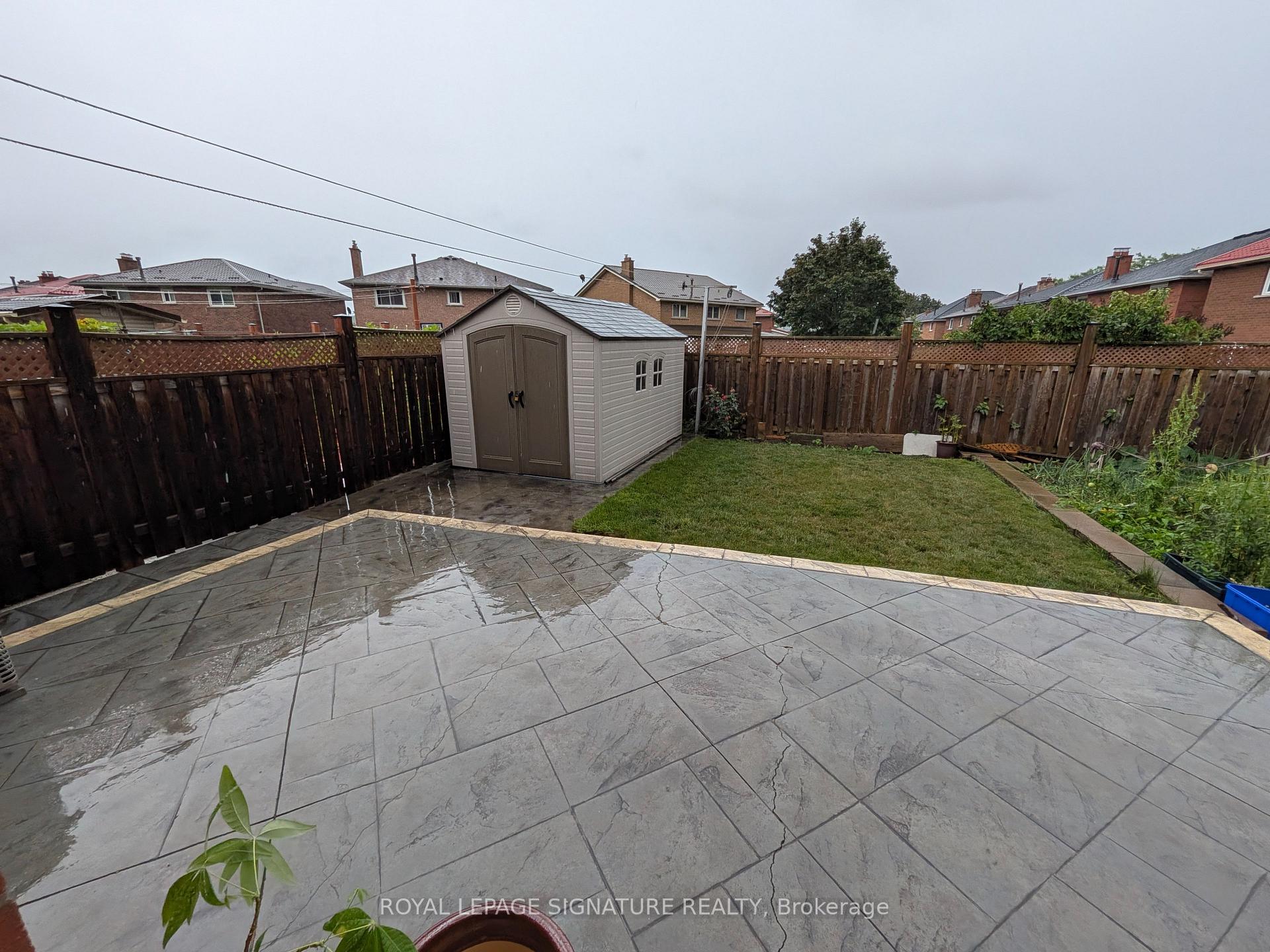 Photo 16 of 44 Bankview Circle, Etobicoke, West Humber-Clairville — HOMEH