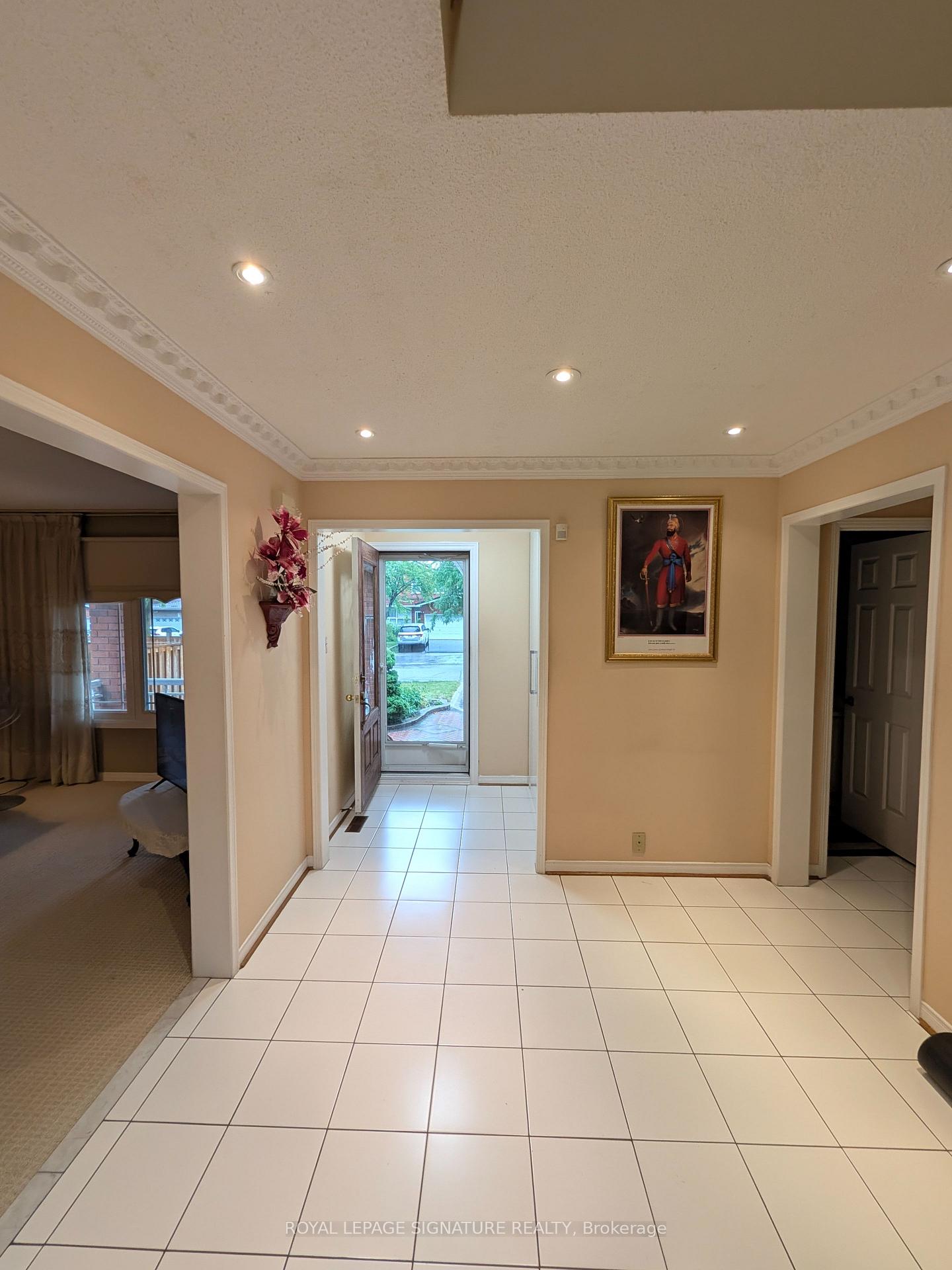 Photo 17 of 44 Bankview Circle, Etobicoke, West Humber-Clairville — HOMEH
