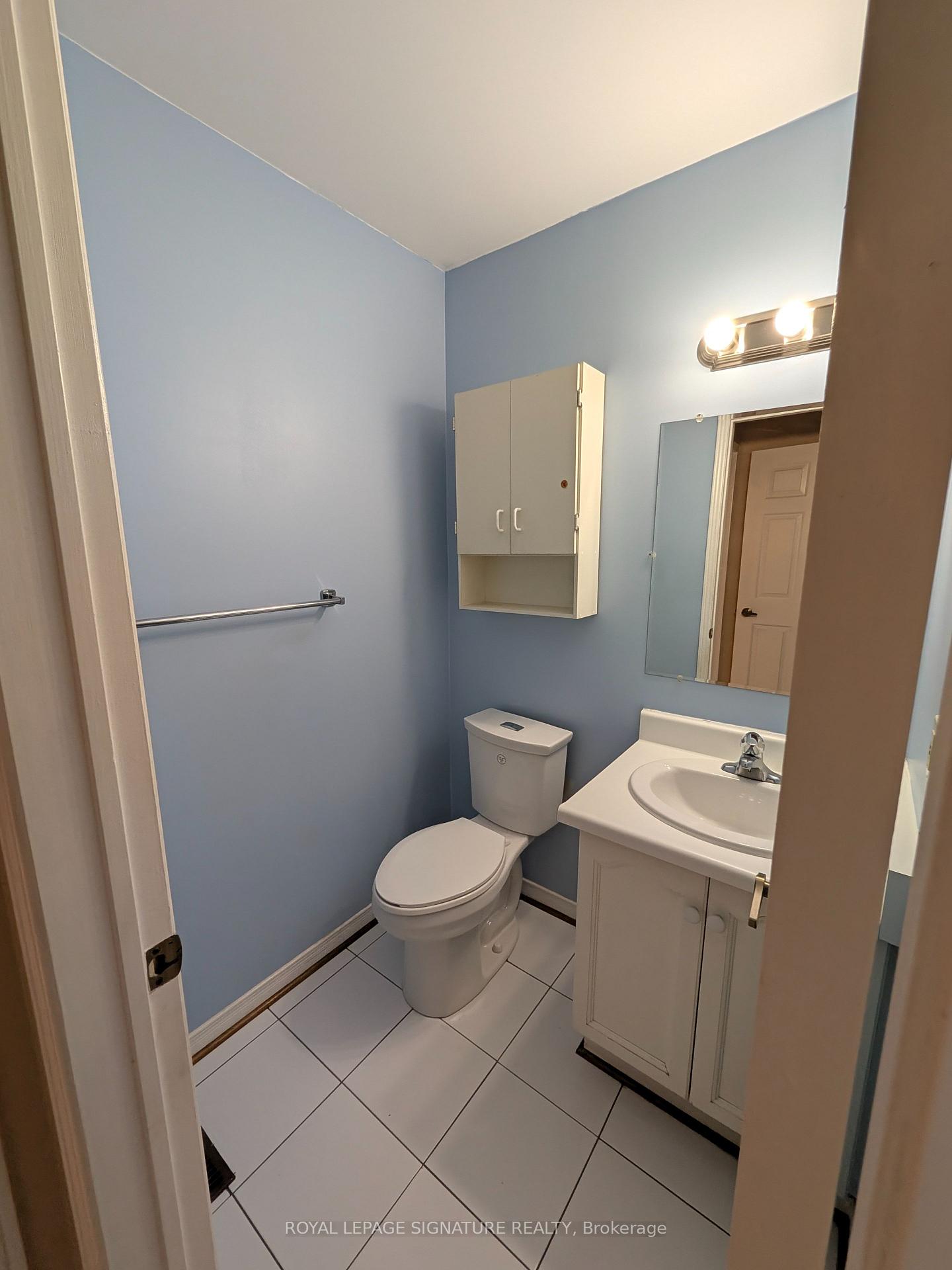 Photo 20 of 44 Bankview Circle, Etobicoke, West Humber-Clairville — HOMEH