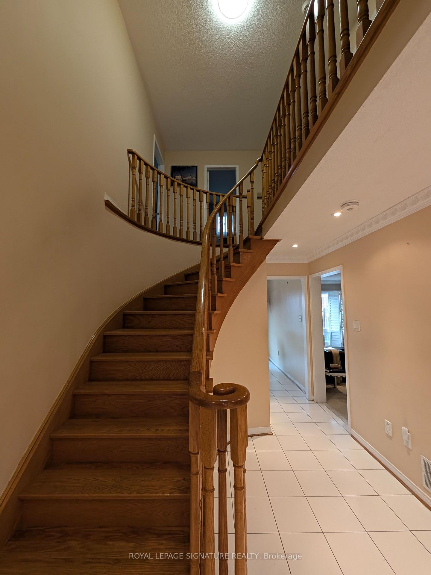 Photo 22 of 44 Bankview Circle, Etobicoke, West Humber-Clairville — HOMEH