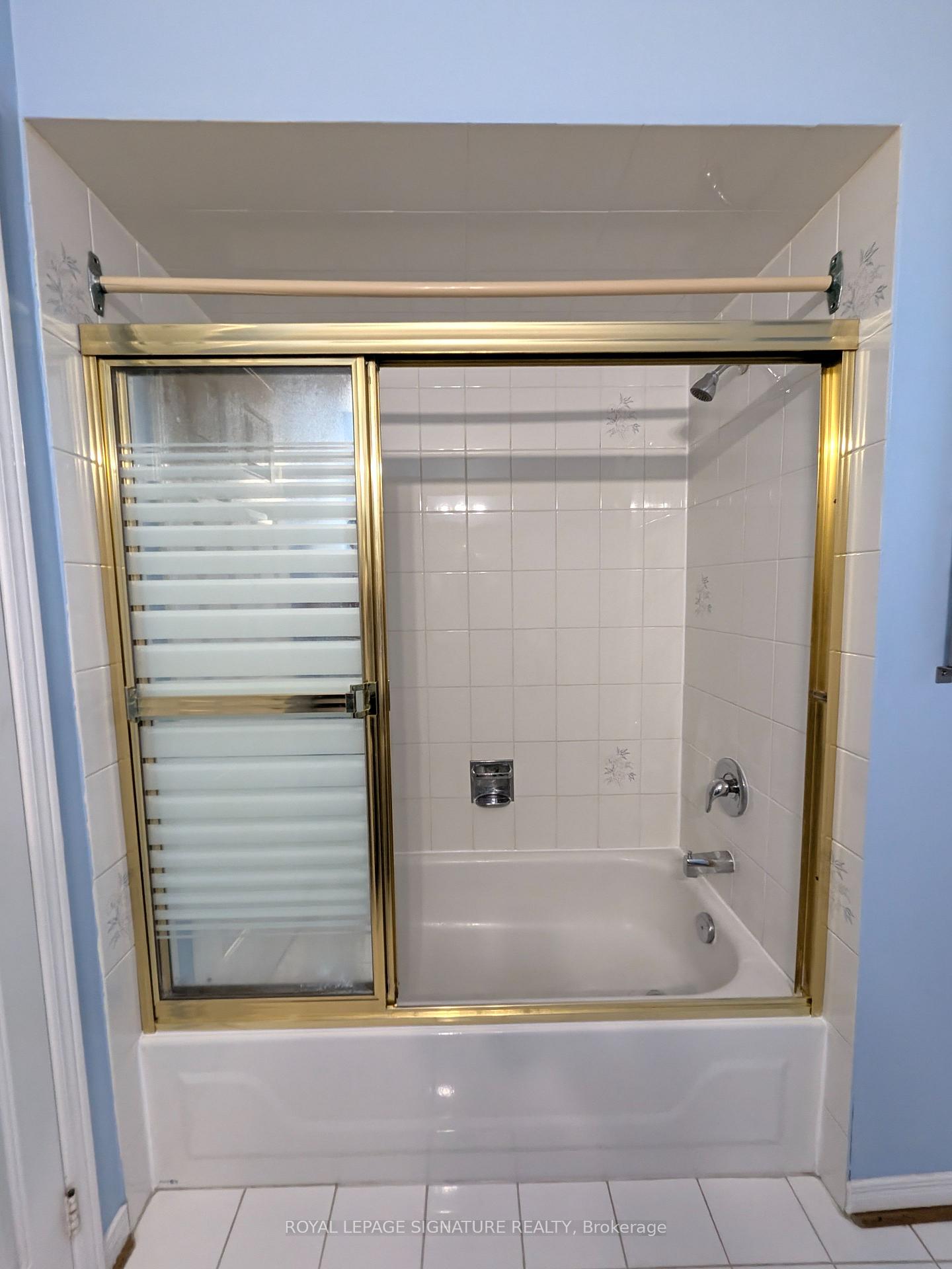 Photo 23 of 44 Bankview Circle, Etobicoke, West Humber-Clairville — HOMEH