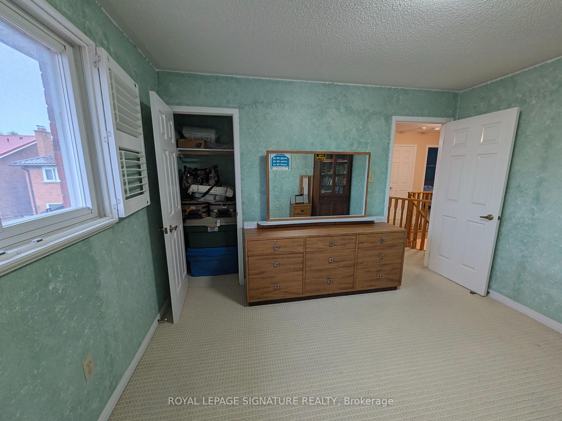 Photo 25 of 44 Bankview Circle, Etobicoke, West Humber-Clairville — HOMEH